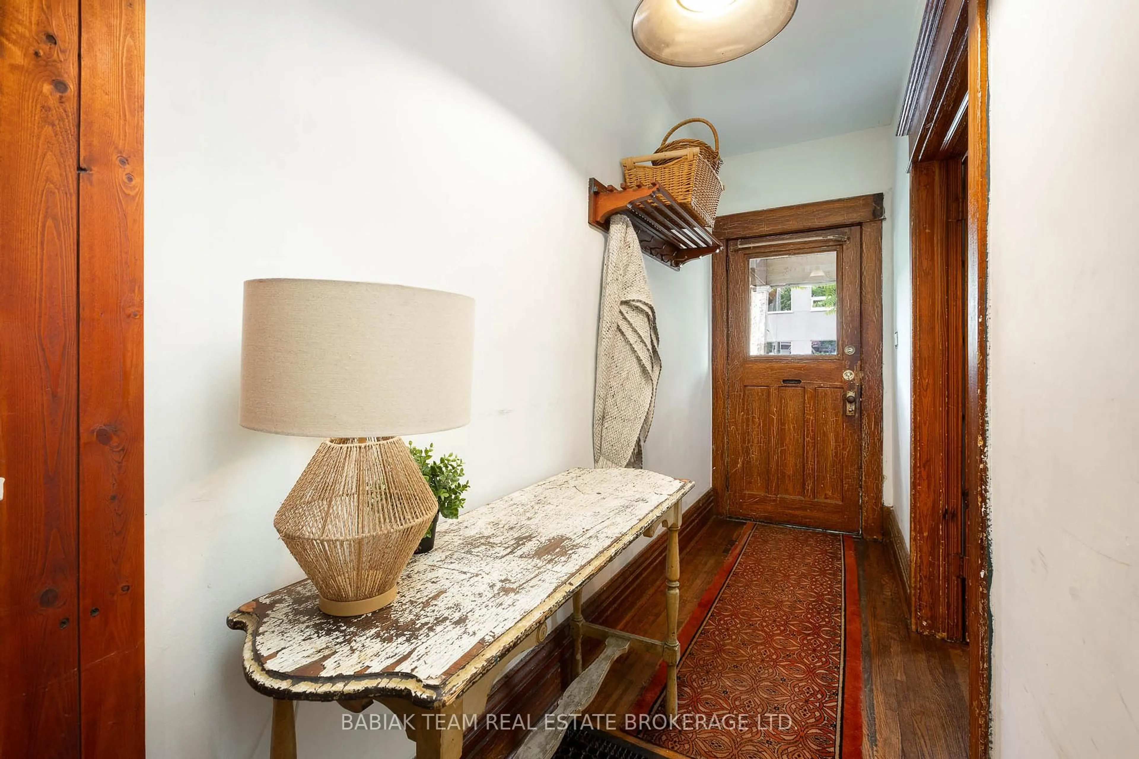 Indoor entryway for 27 Hook Ave, Toronto Ontario M6P 1T3