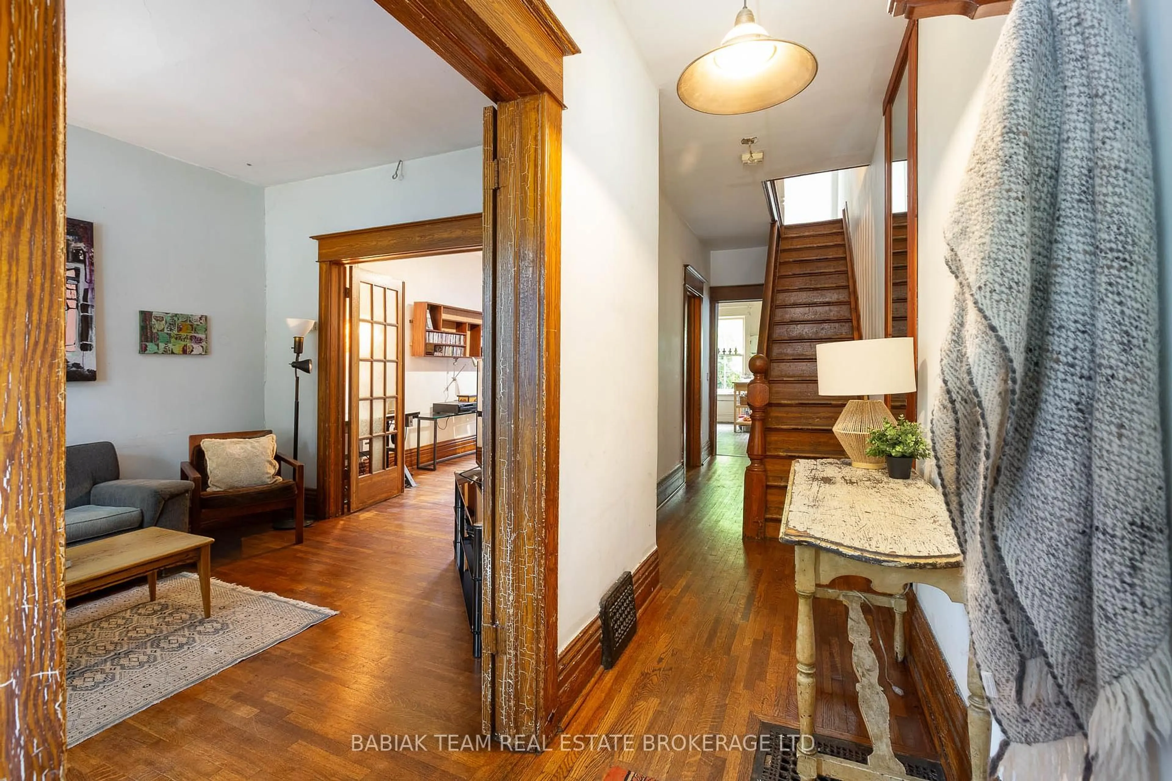 Indoor entryway for 27 Hook Ave, Toronto Ontario M6P 1T3
