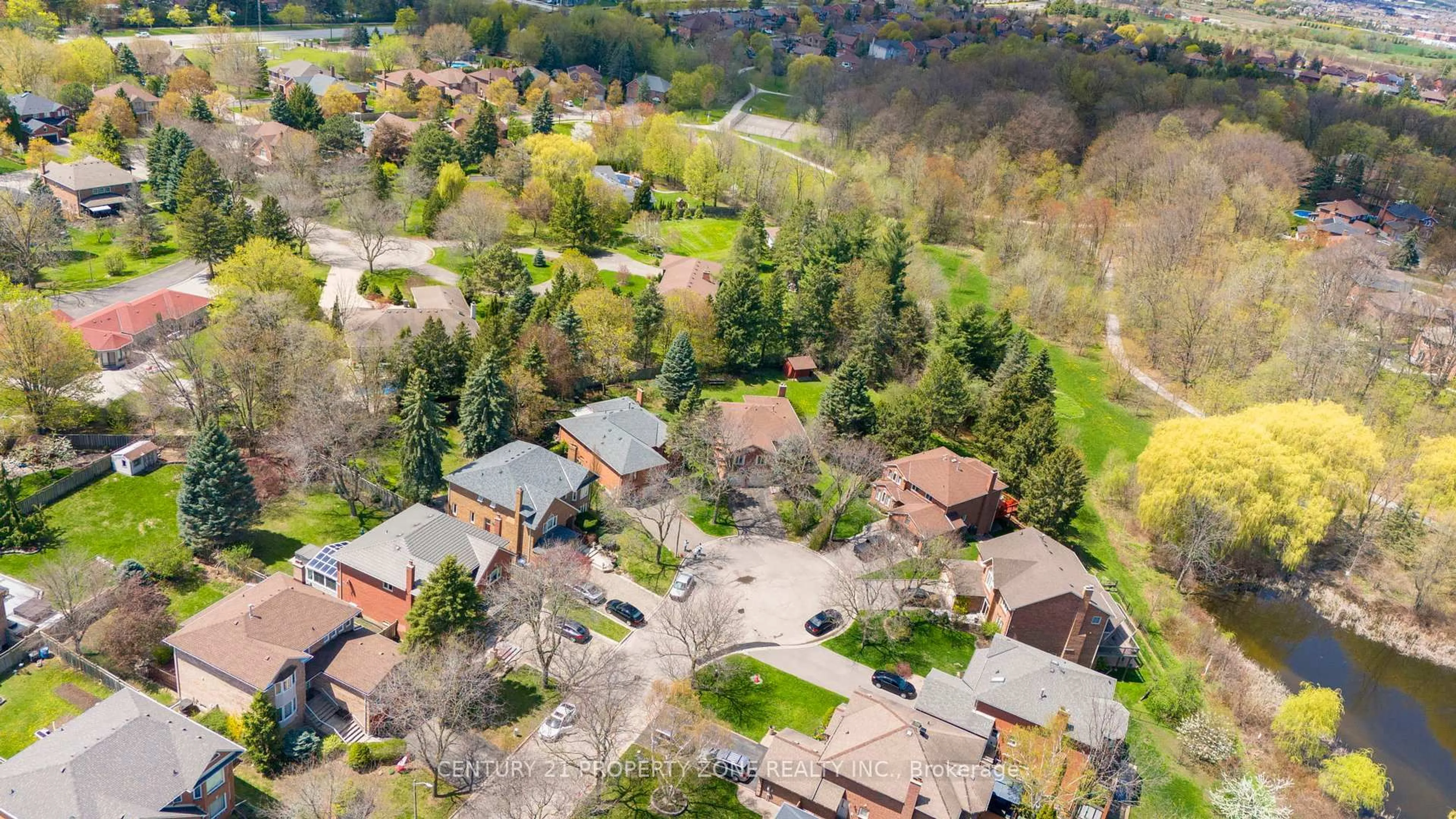 A pic from outside/outdoor area/front of a property/back of a property/a pic from drone, street for 12 Archer Crt, Brampton Ontario L6Z 3J3