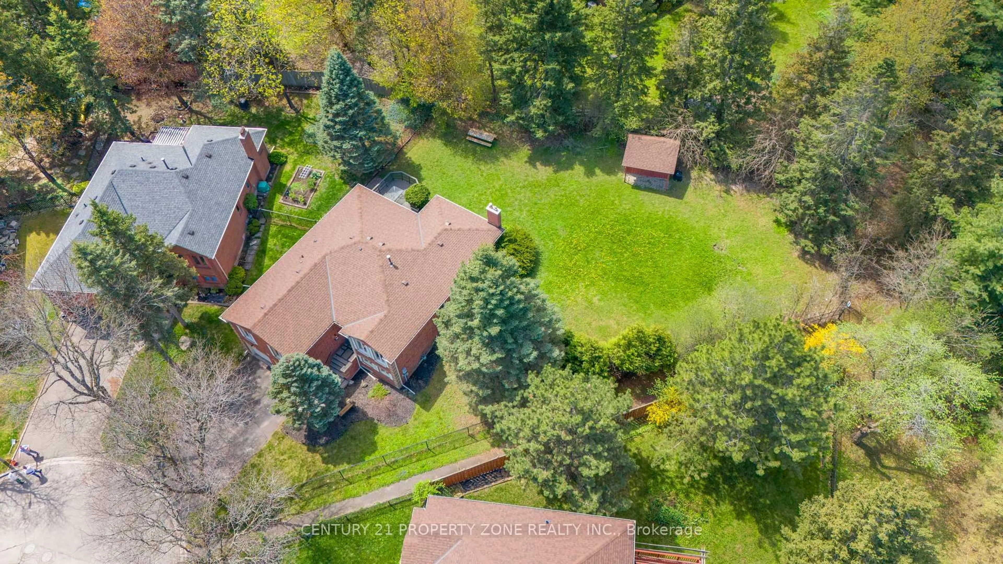 A pic from outside/outdoor area/front of a property/back of a property/a pic from drone, unknown for 12 Archer Crt, Brampton Ontario L6Z 3J3