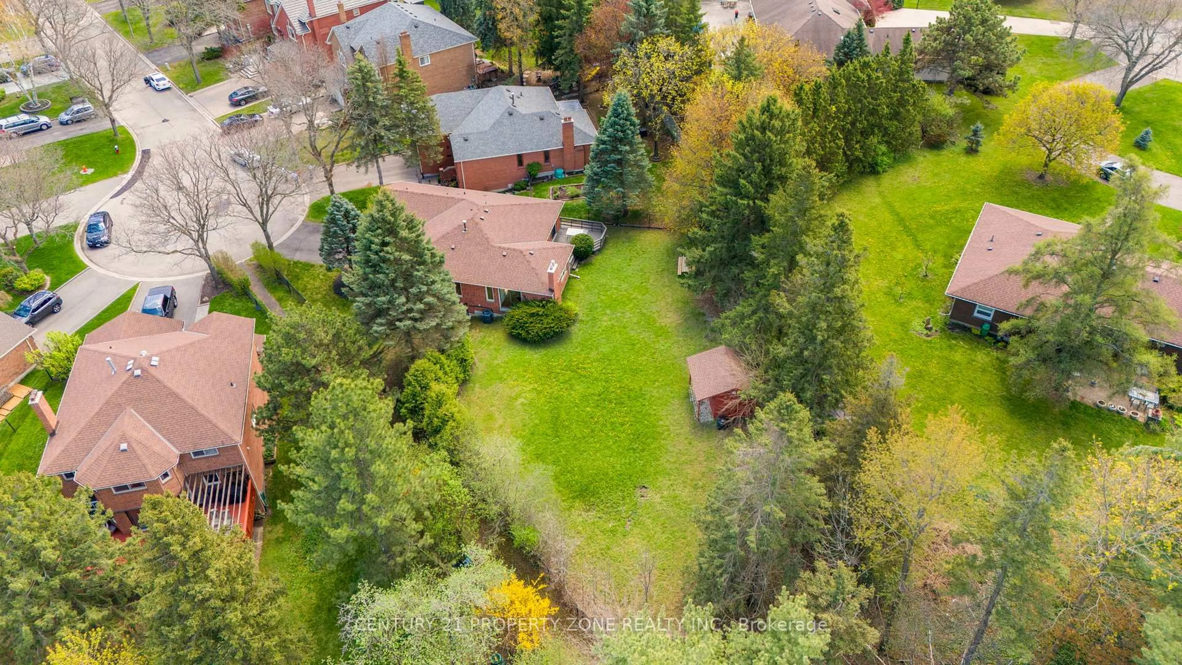 A pic from outside/outdoor area/front of a property/back of a property/a pic from drone, forest/trees view for 12 Archer Crt, Brampton Ontario L6Z 3J3