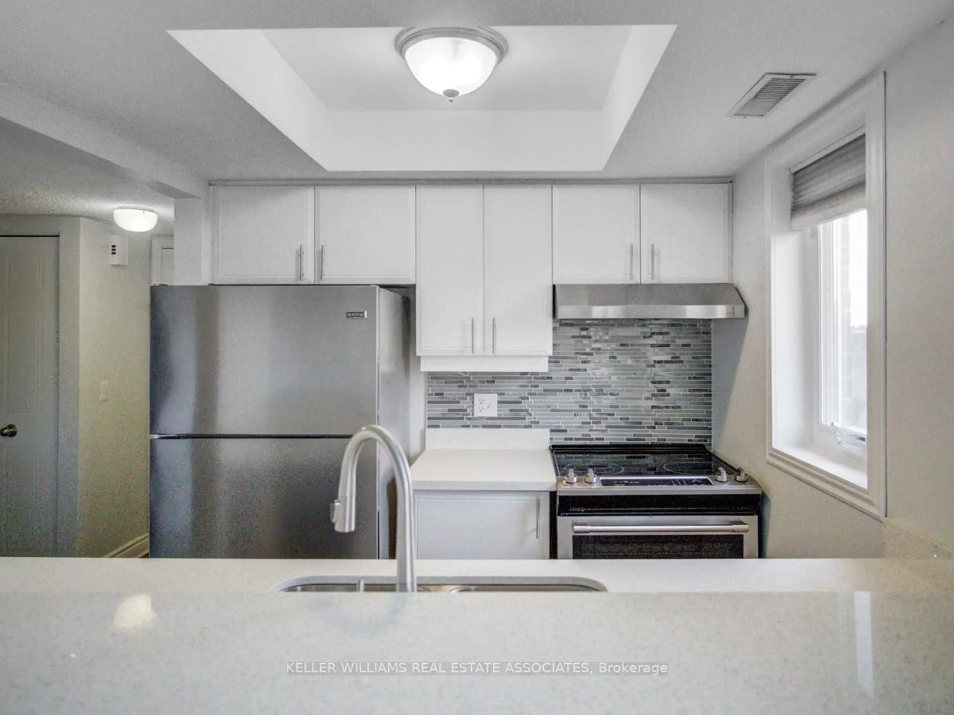 Standard kitchen, unknown for 119 Bristol Rd #42, Mississauga Ontario L4Z 3P7