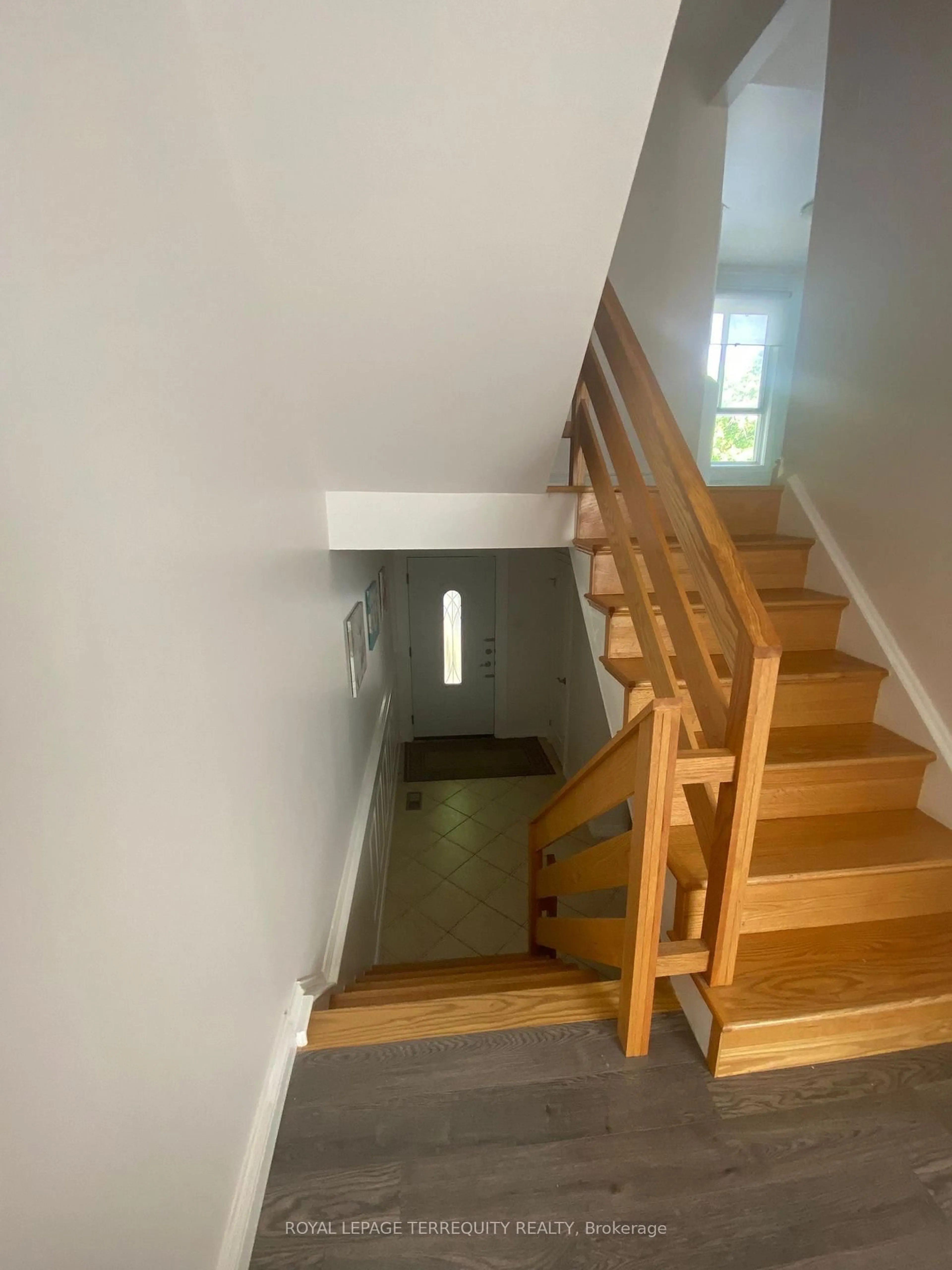 Stairs for 431 Mill Rd #8, Toronto Ontario M9C 1Z2