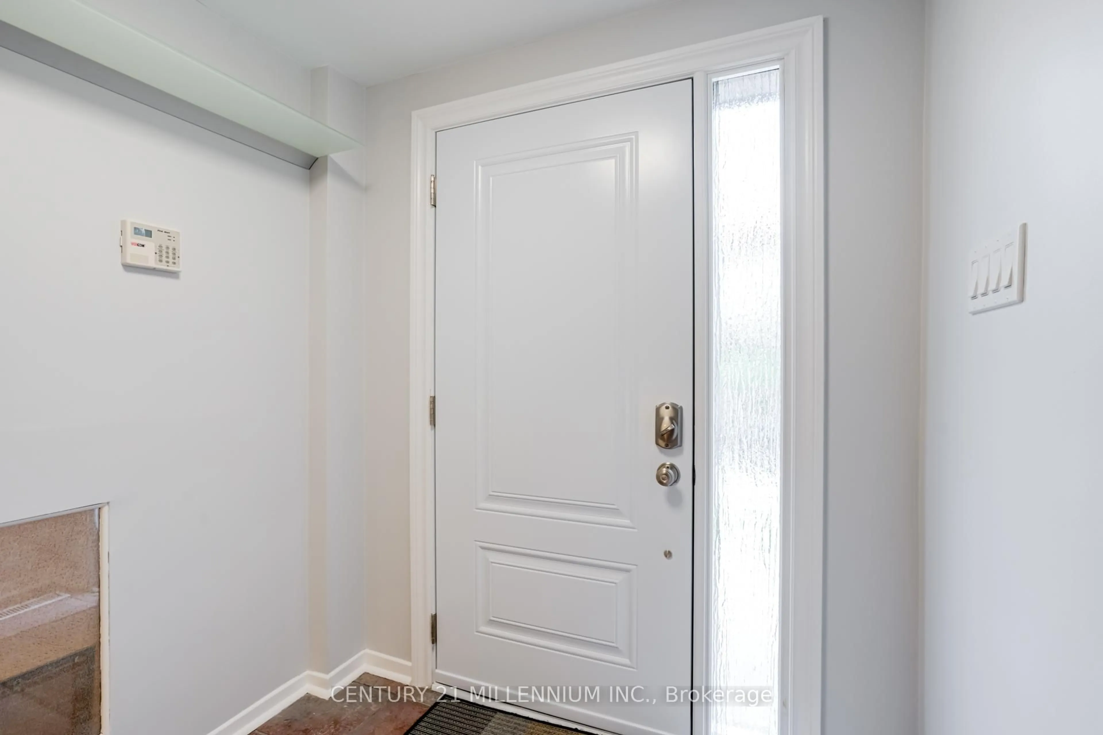Indoor entryway for 7080 Copenhagen Rd #13, Mississauga Ontario L5N 2C9