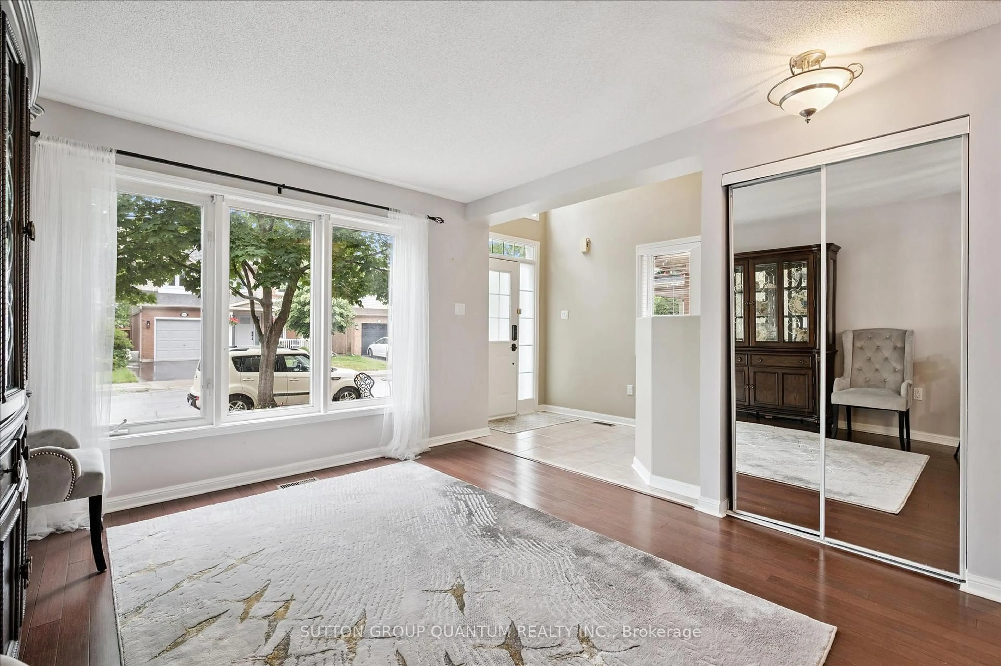 Indoor entryway for 5148 Ridgewell Rd, Burlington Ontario L7L 6N9