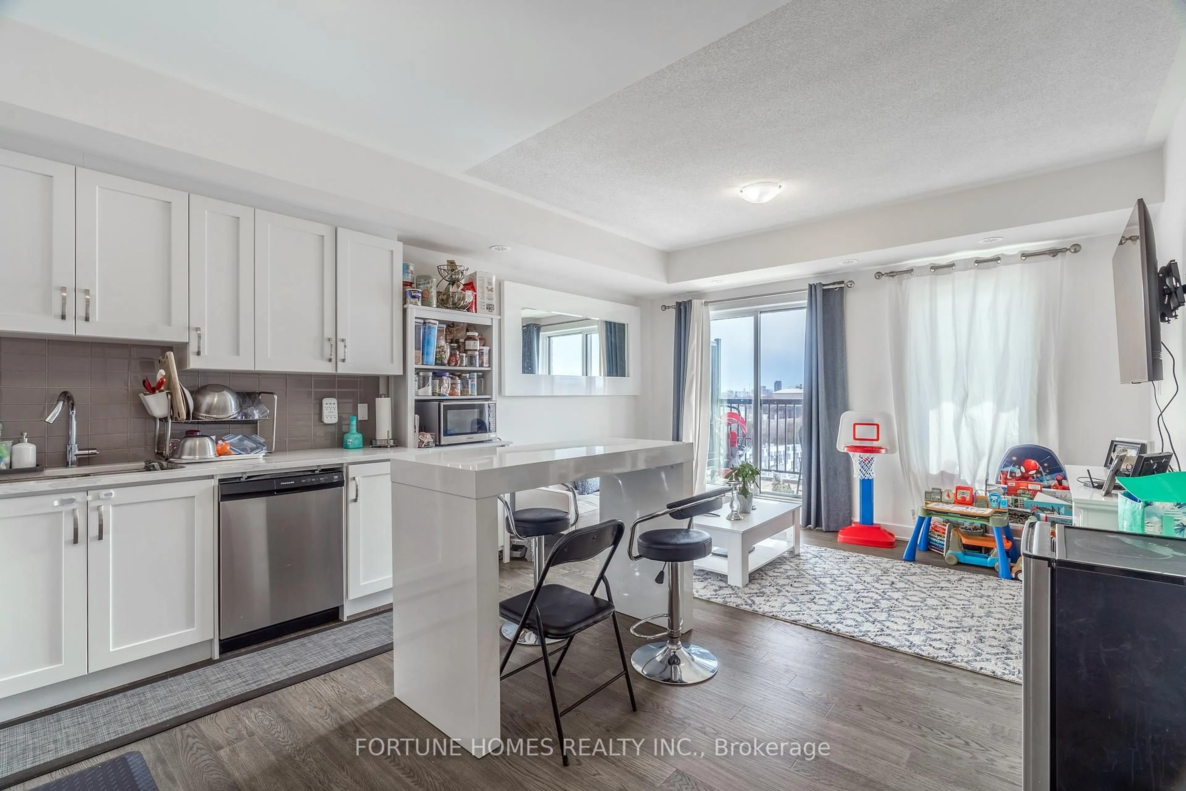 Open concept kitchen, unknown for 39 John Perkins Bull Dr #20, Toronto Ontario M3K 0C3