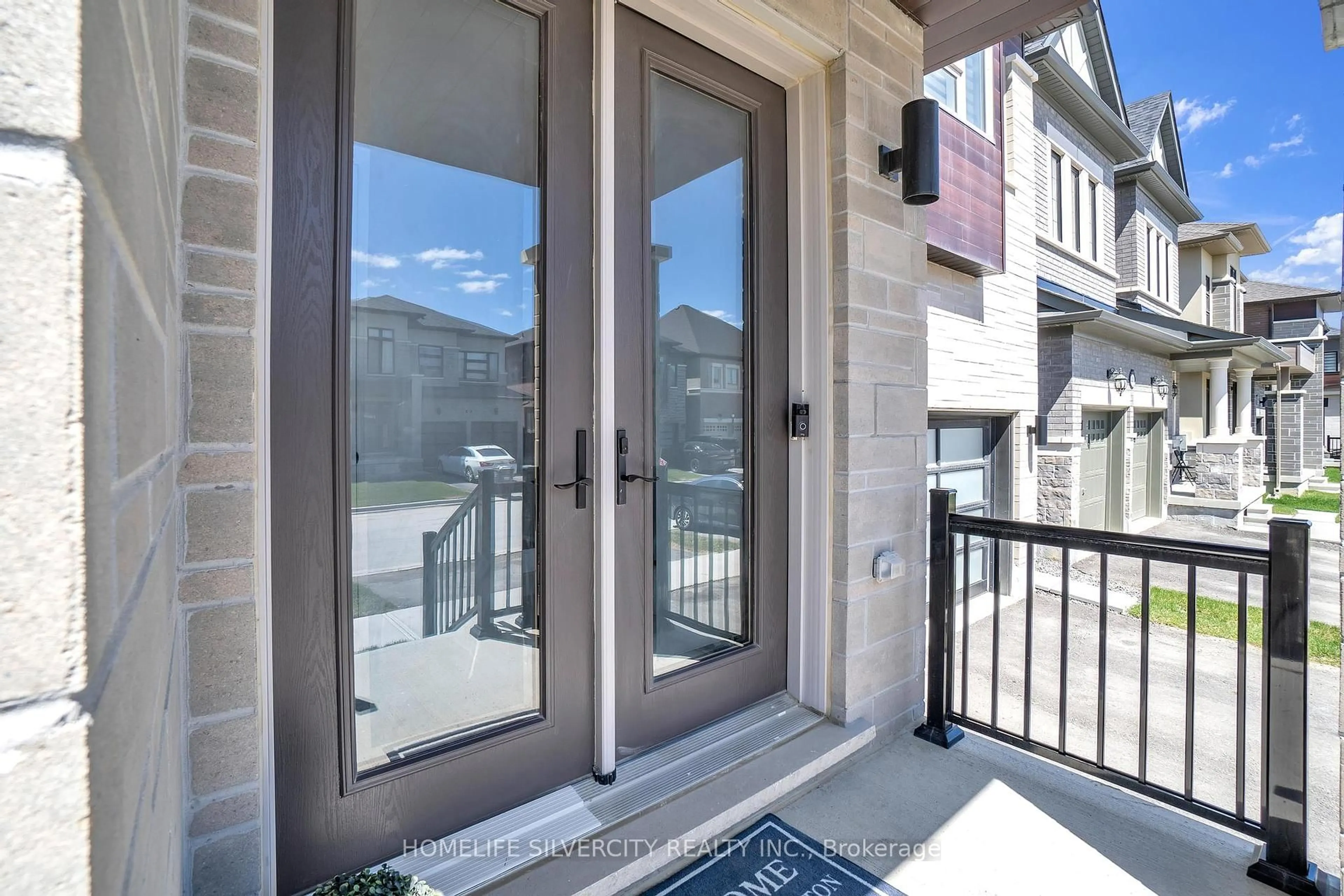 Indoor entryway for 43 Michener Dr, Brampton Ontario L6R 4E9