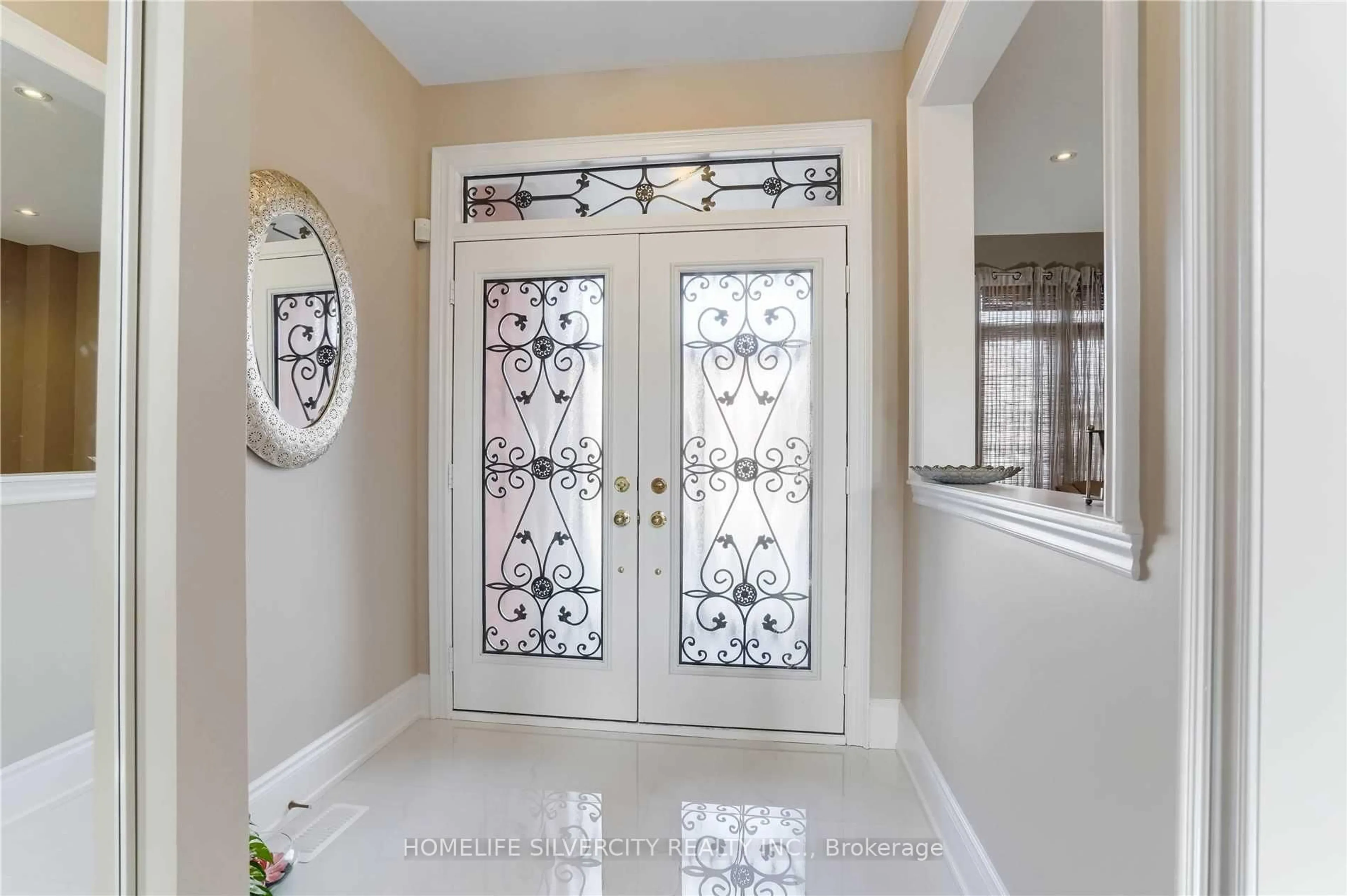 Indoor entryway for 40 Darren Rd, Brampton Ontario L6P 1Z5