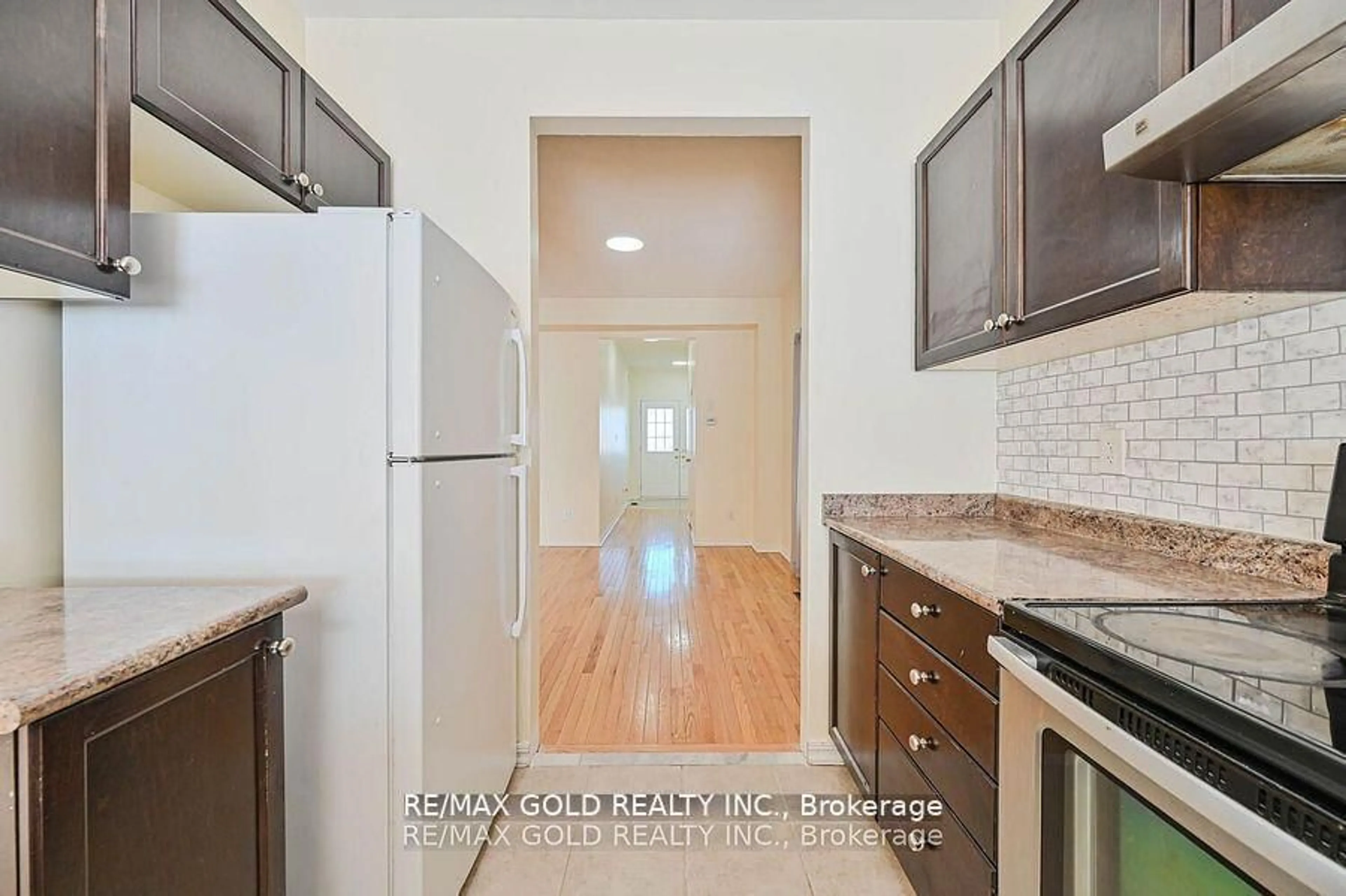 Standard kitchen, unknown for 92 Cookview Dr, Brampton Ontario L6R 3V1