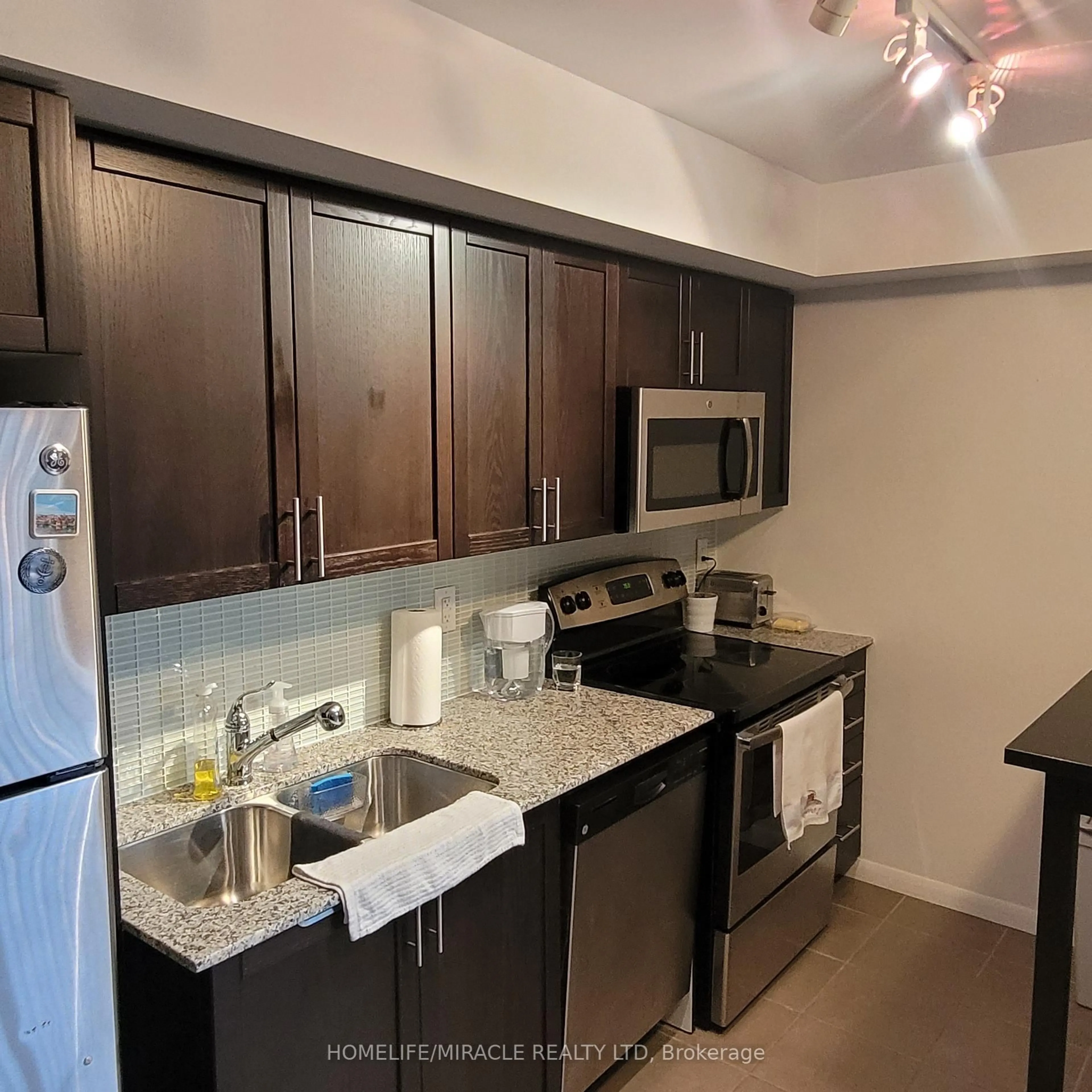 Standard kitchen, unknown for 830 Lawrence Ave #529, Toronto Ontario M6A 0A2