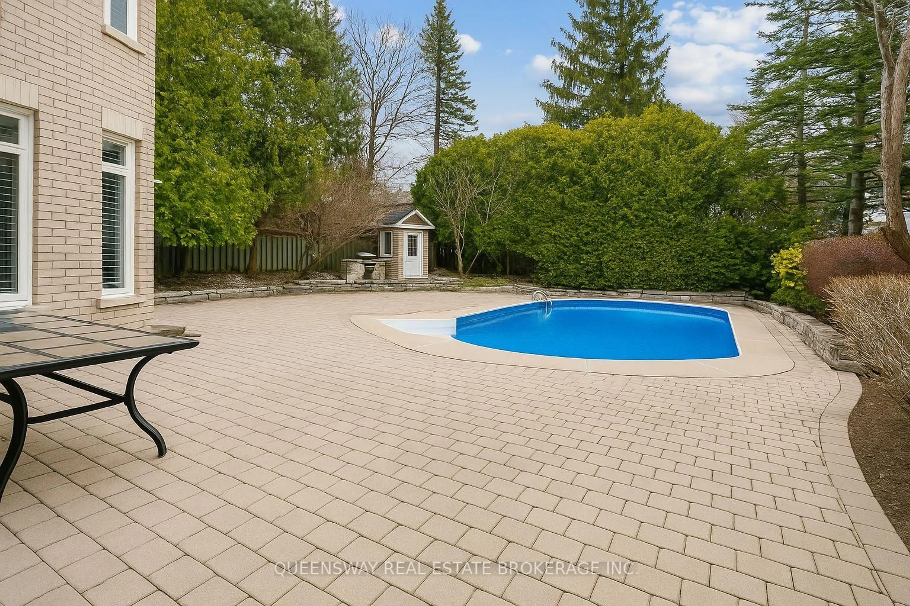 Pool for 1371 Chriseden Dr, Mississauga Ontario L5H 1V1