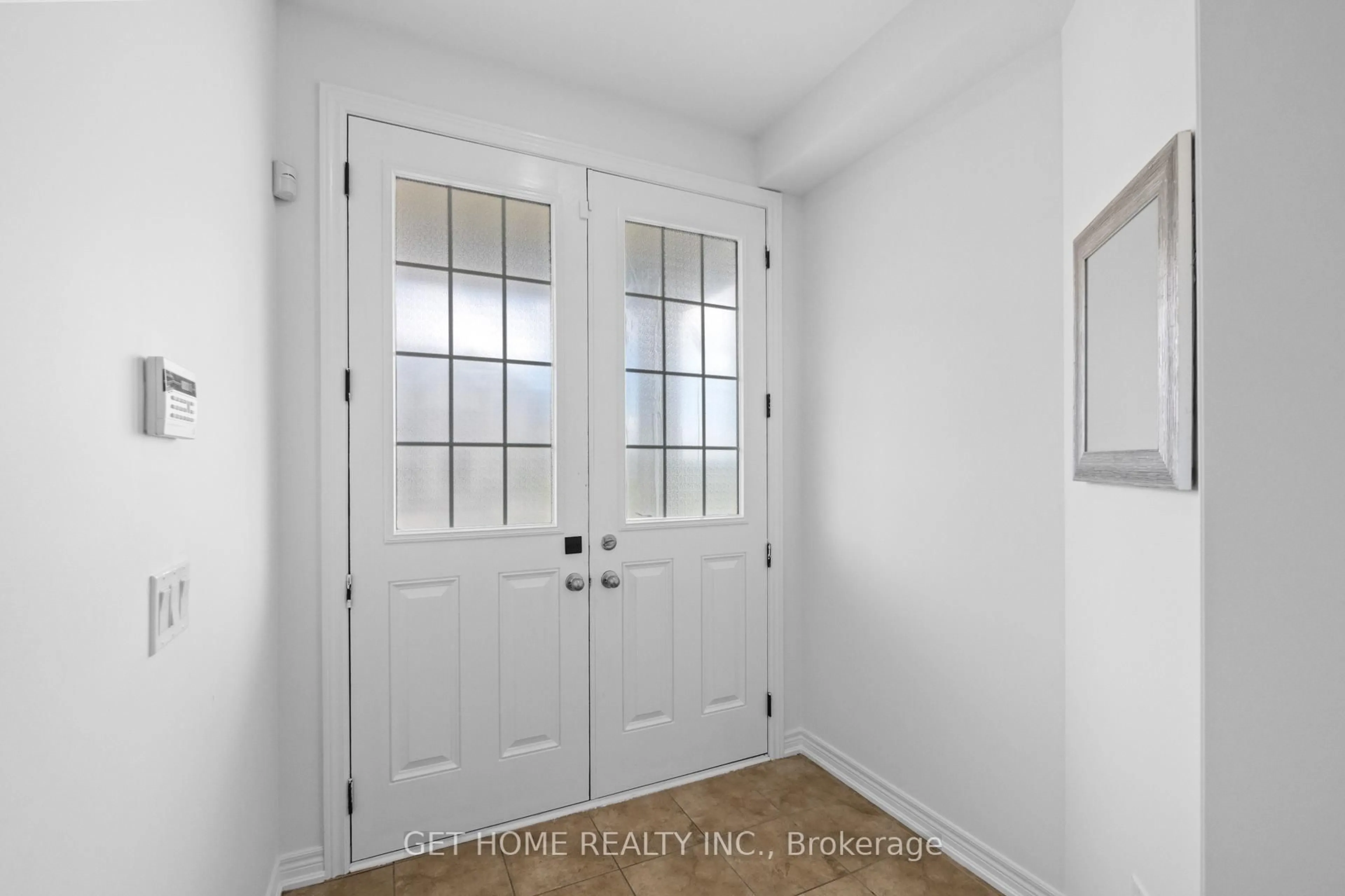 Indoor entryway for 2 Nightjar Dr, Brampton Ontario L7A 5A1