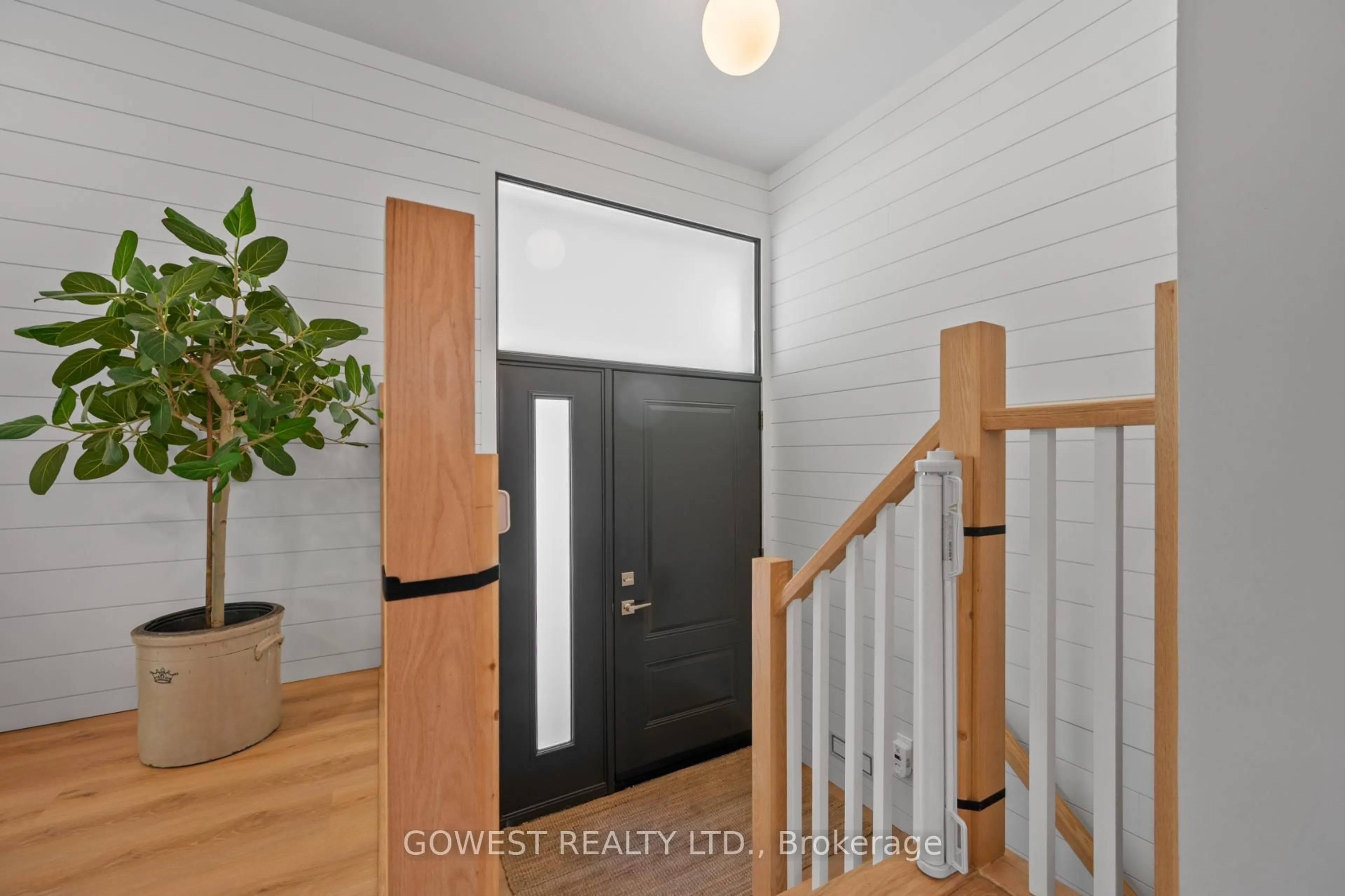 Indoor entryway for 19 Wellesworth Dr, Toronto Ontario M9C 4P5