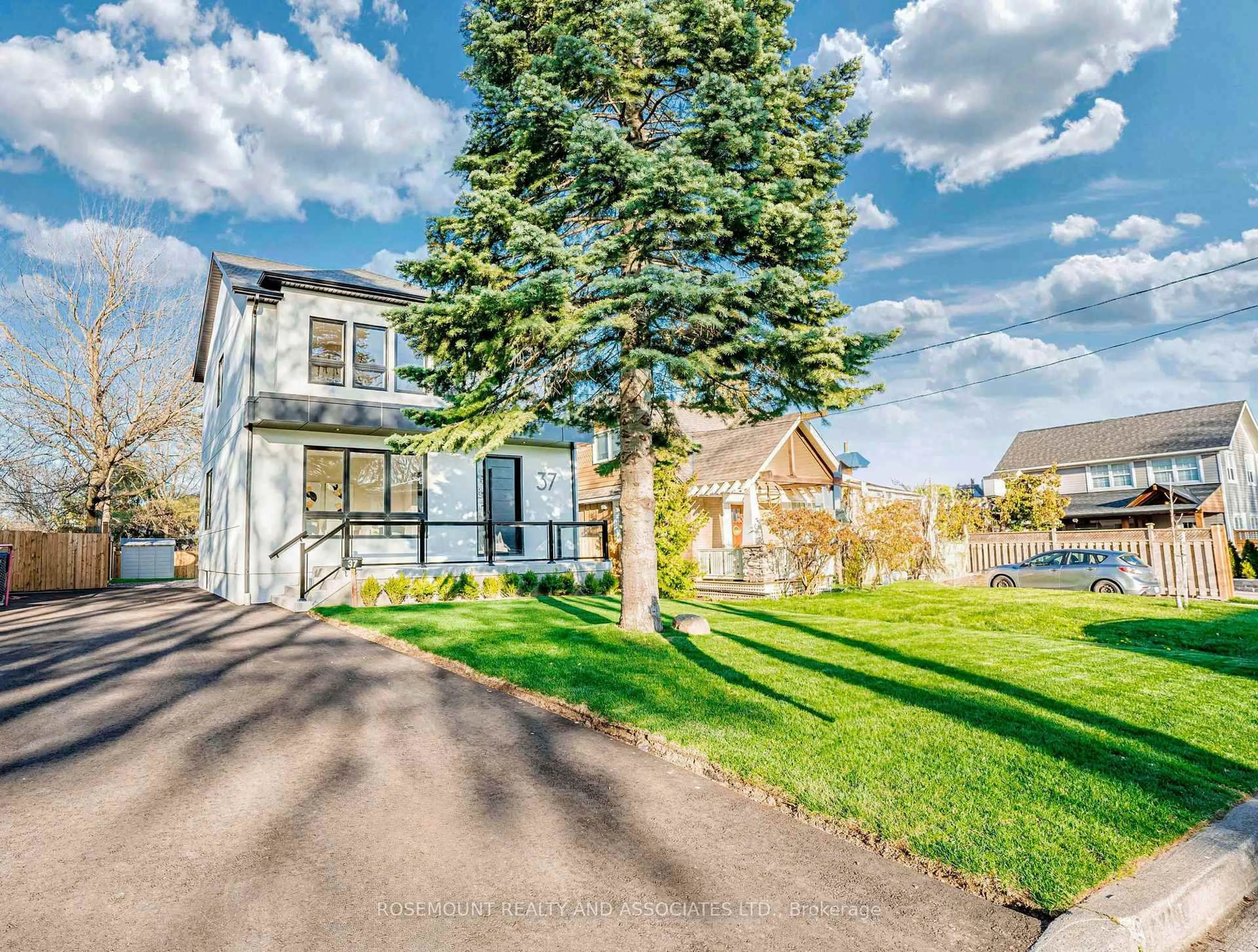 A pic from outside/outdoor area/front of a property/back of a property/a pic from drone, street for 37 Radlett Ave, Toronto Ontario M8W 4N1