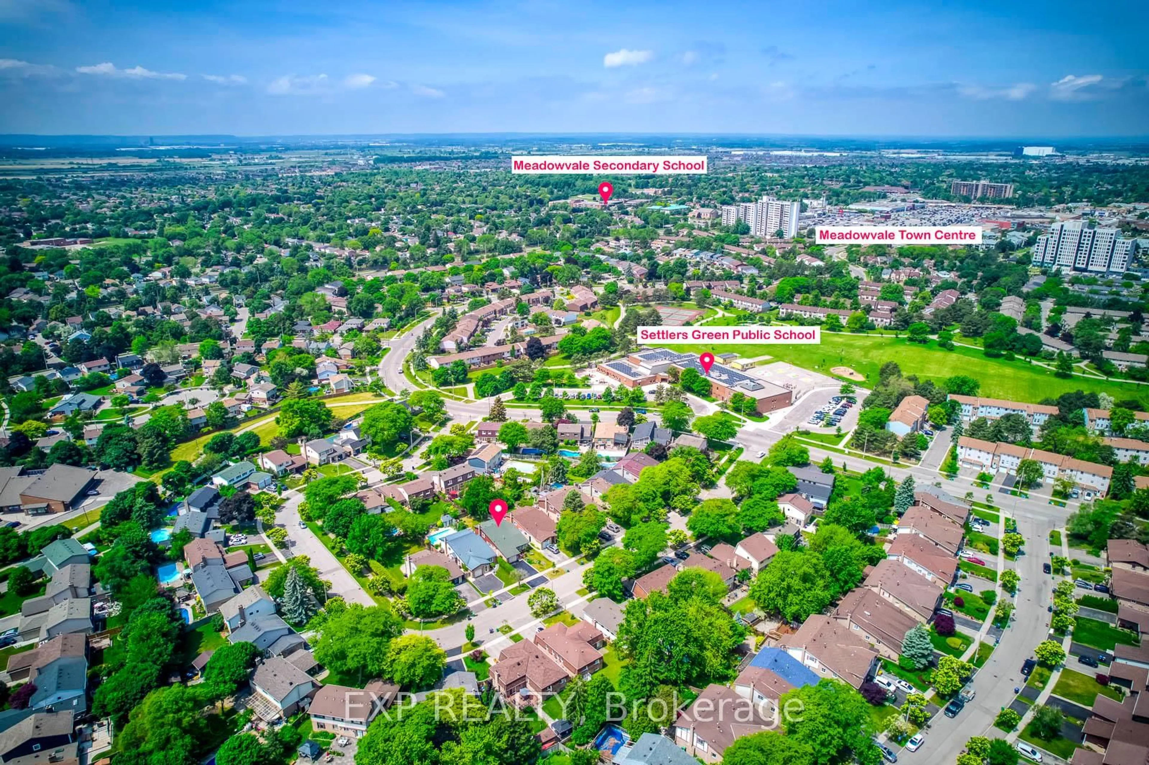 A pic from outside/outdoor area/front of a property/back of a property/a pic from drone, street for 6330 Lorca Cres, Mississauga Ontario L5N 2J4