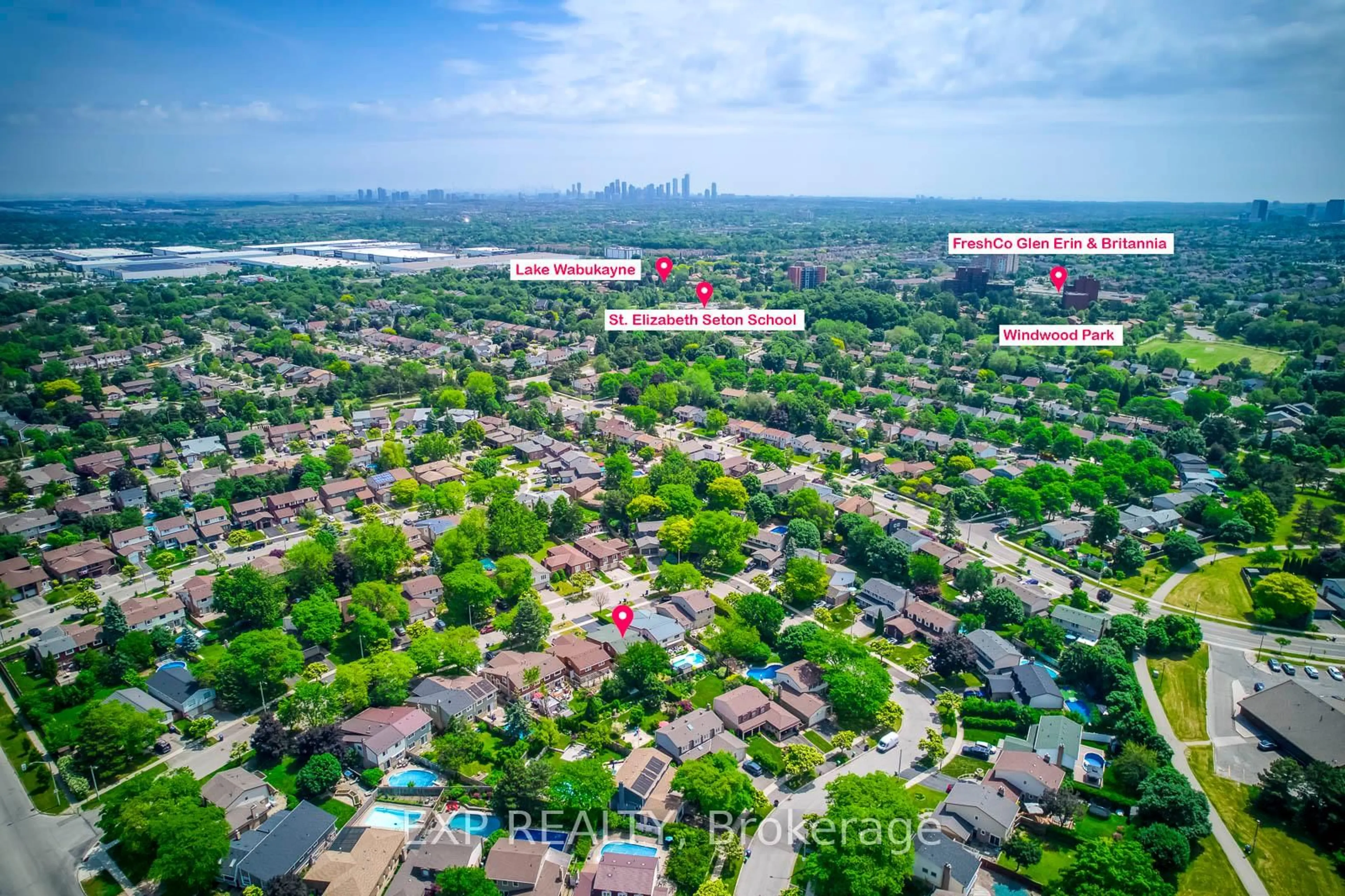 A pic from outside/outdoor area/front of a property/back of a property/a pic from drone, city buildings view from balcony for 6330 Lorca Cres, Mississauga Ontario L5N 2J4