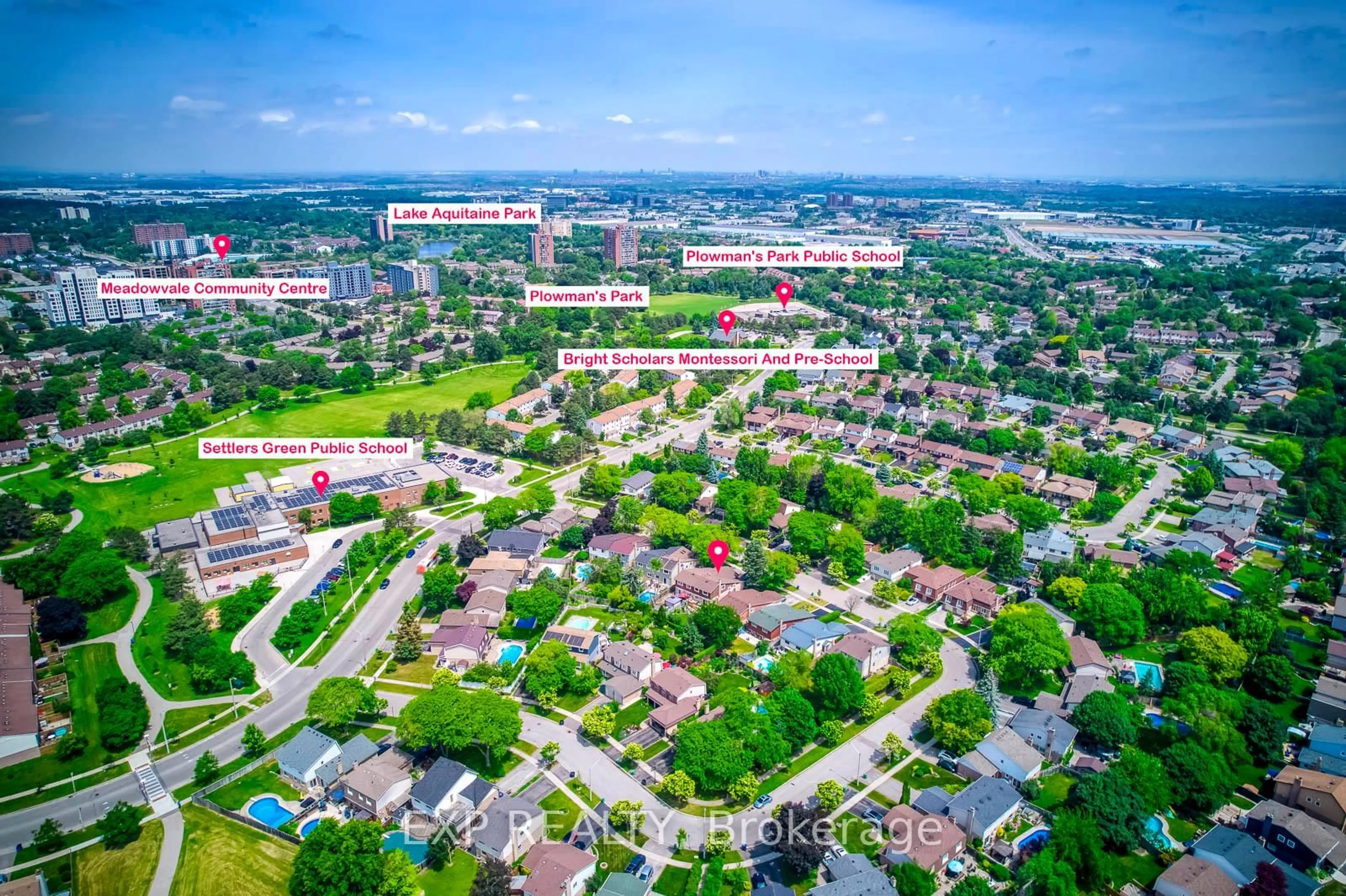 A pic from outside/outdoor area/front of a property/back of a property/a pic from drone, street for 6330 Lorca Cres, Mississauga Ontario L5N 2J4