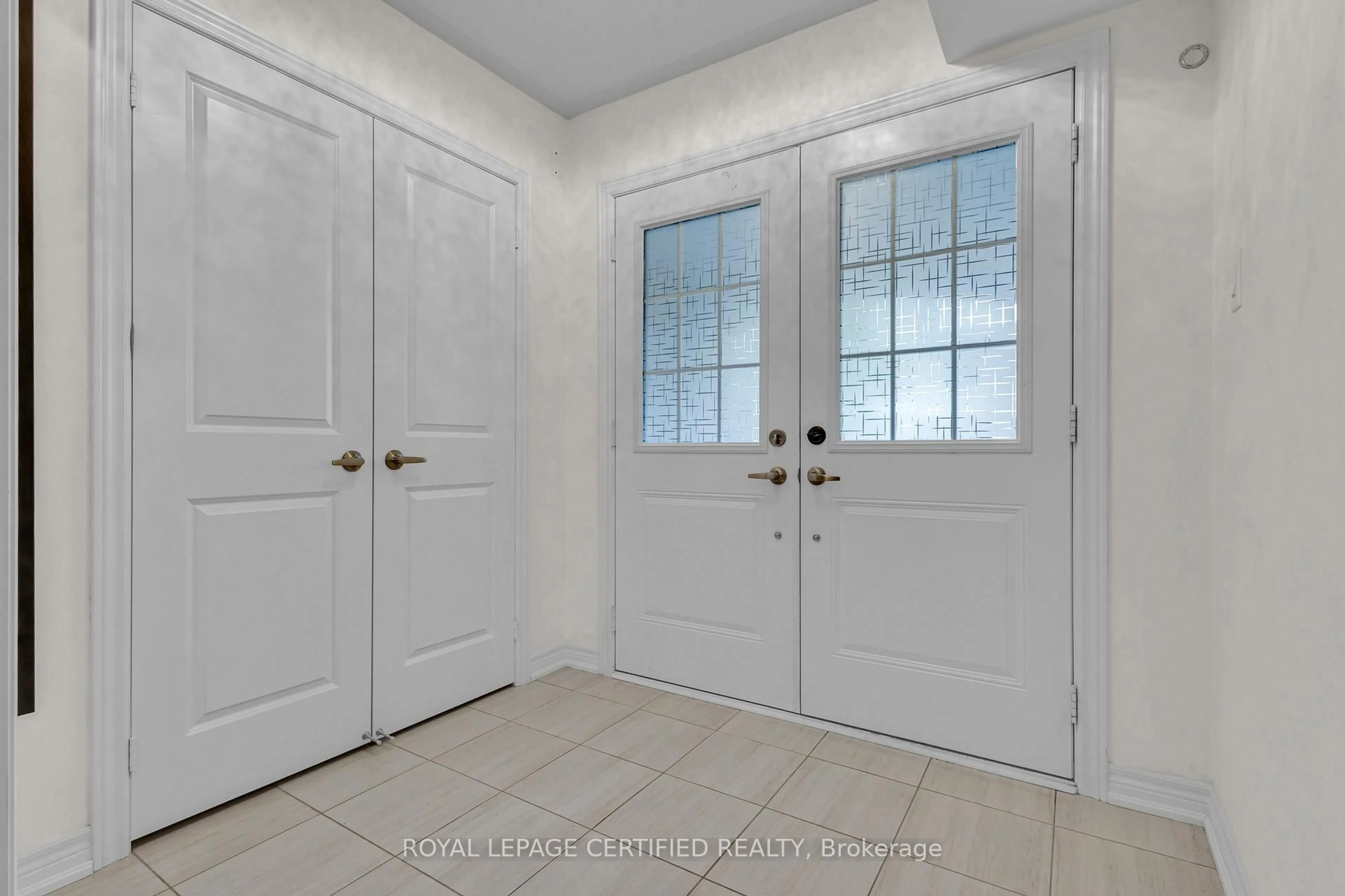 Indoor entryway for 61 Fruitvale Circ, Brampton Ontario L7A 5B9
