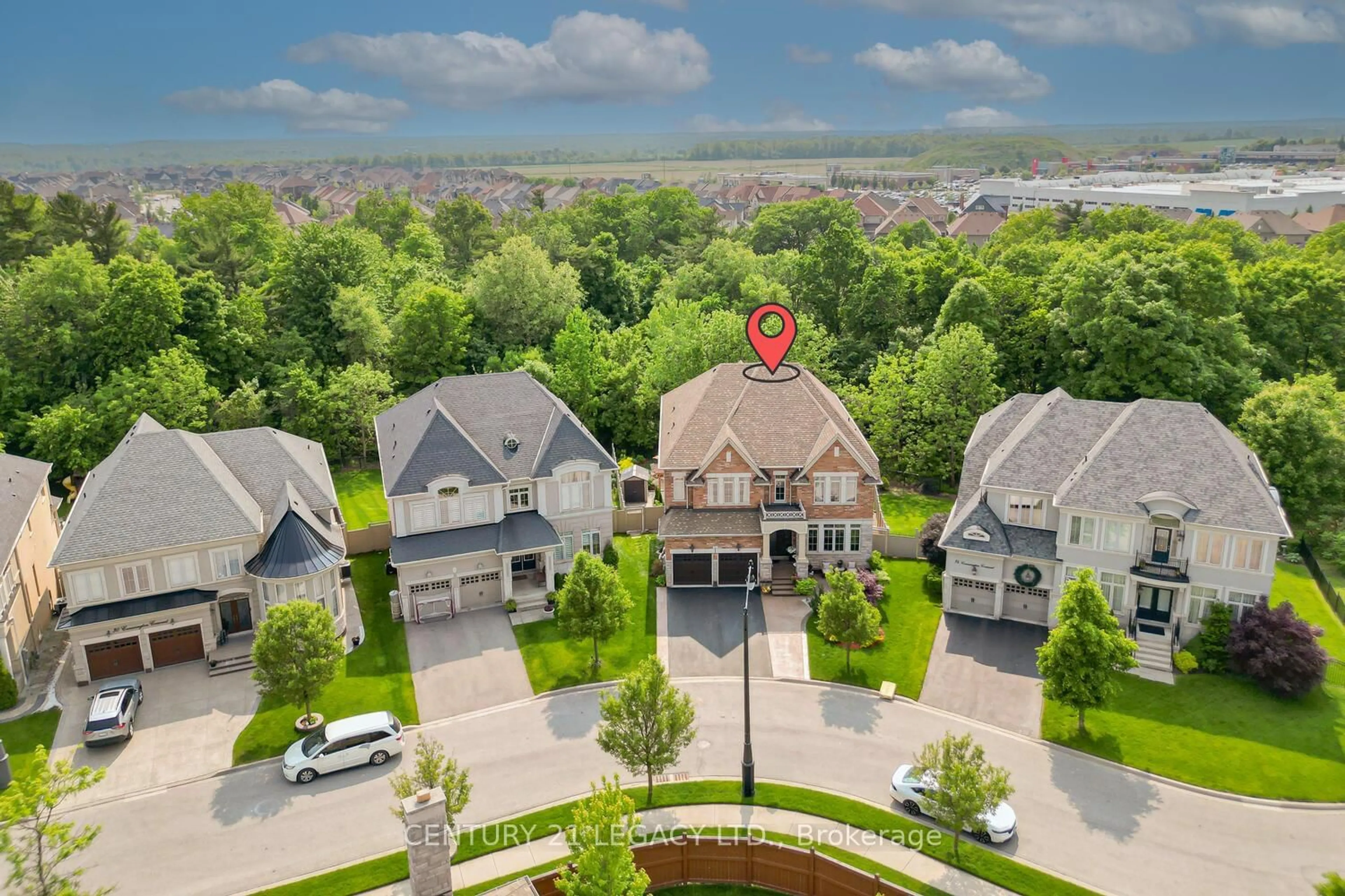 A pic from outside/outdoor area/front of a property/back of a property/a pic from drone, unknown for 34 Cannington Cres, Brampton Ontario L6X 2Y5