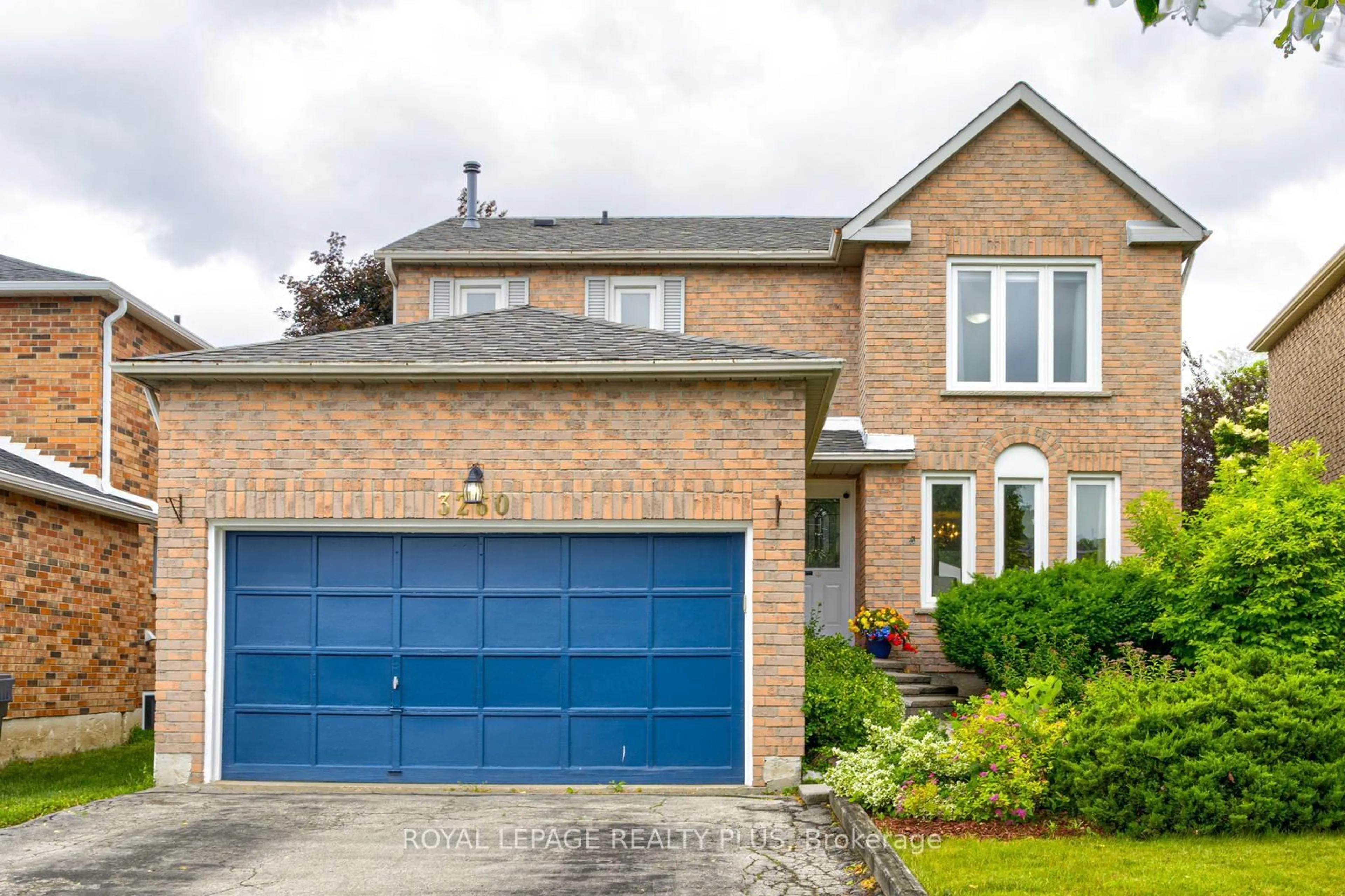 Home with brick exterior material, street for 3260 BETHUNE Rd, Mississauga Ontario L5L 4P8