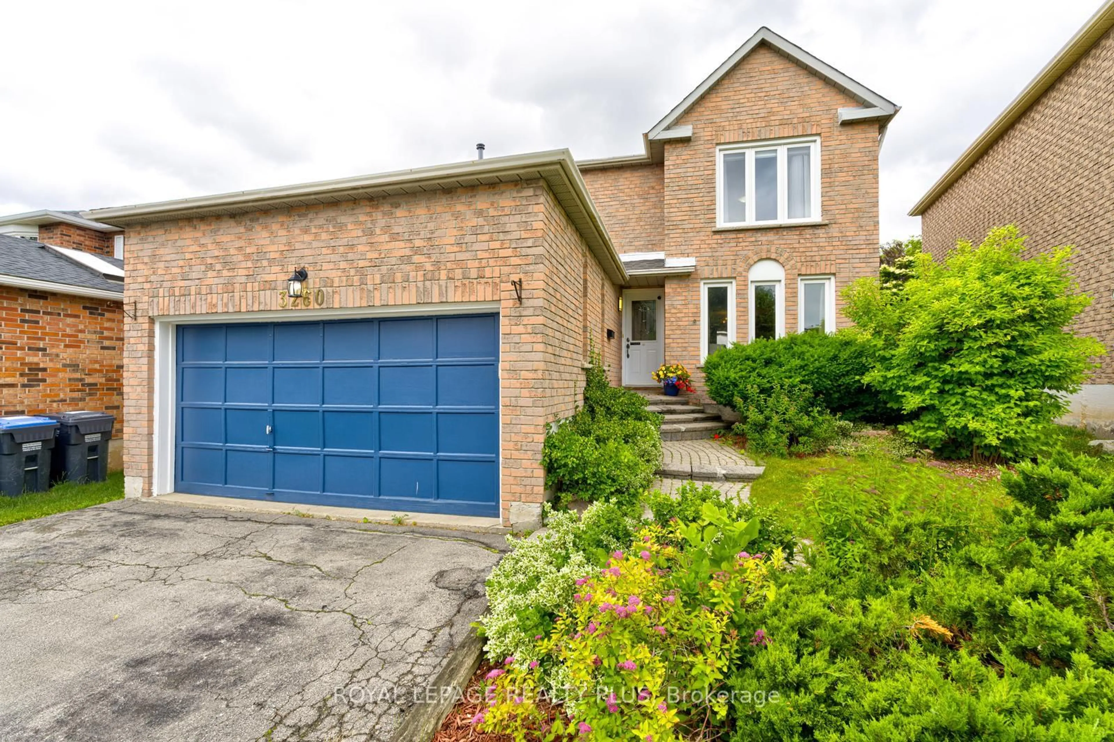 Home with brick exterior material, street for 3260 BETHUNE Rd, Mississauga Ontario L5L 4P8