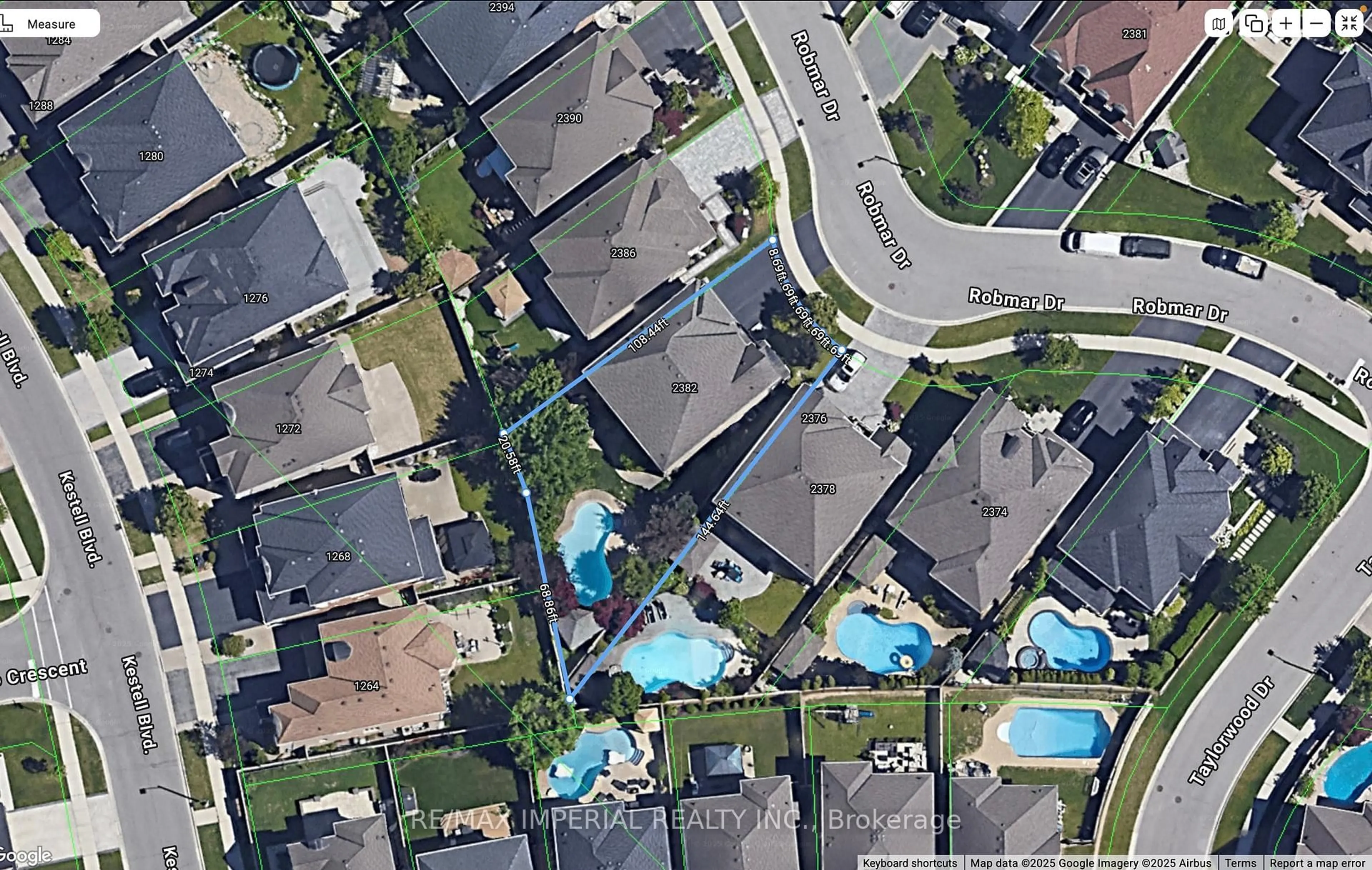 A pic from outside/outdoor area/front of a property/back of a property/a pic from drone, street for 2382 Robmar Dr, Oakville Ontario L6H 0B2