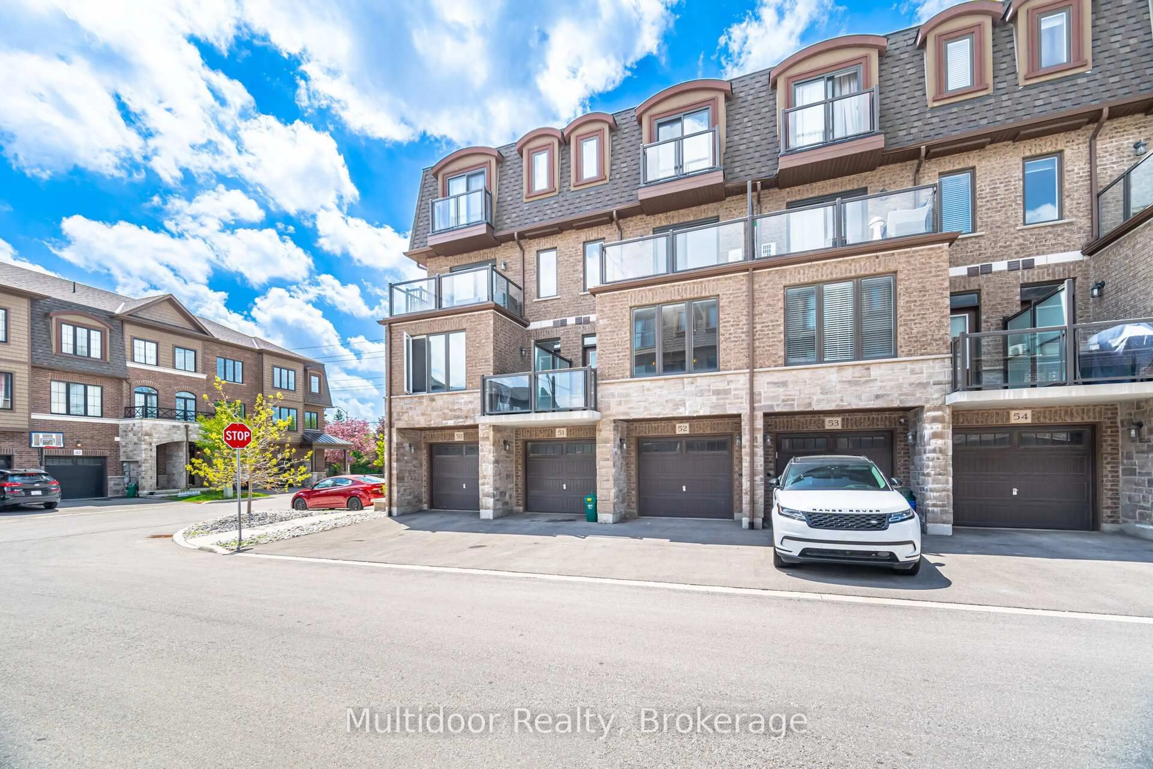 A pic from outside/outdoor area/front of a property/back of a property/a pic from drone, street for 445 Ontario St #52, Milton Ontario L9T 9K4