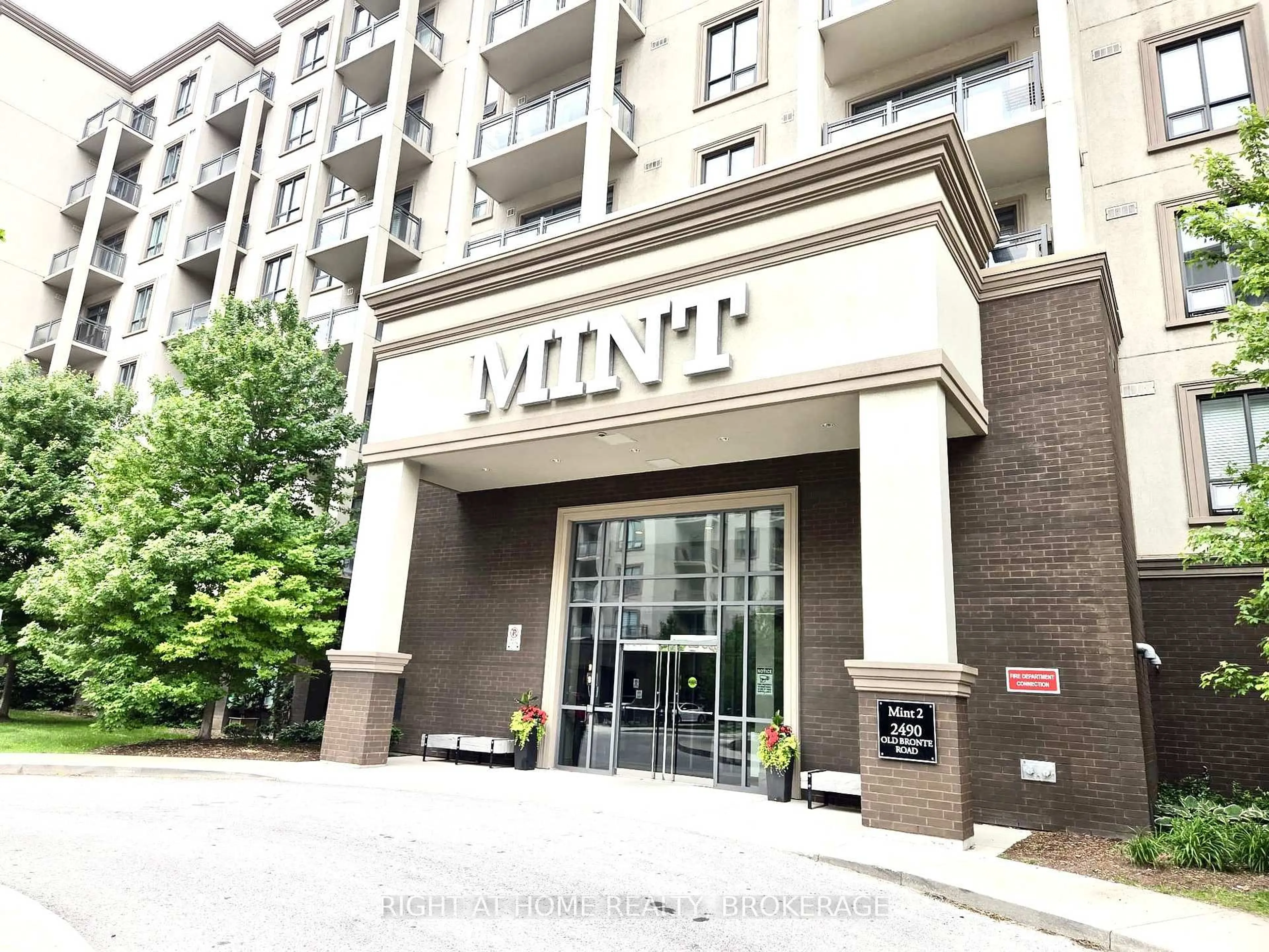 Indoor foyer for 2490 Old Bronte Rd #206, Oakville Ontario L6M 0Y5