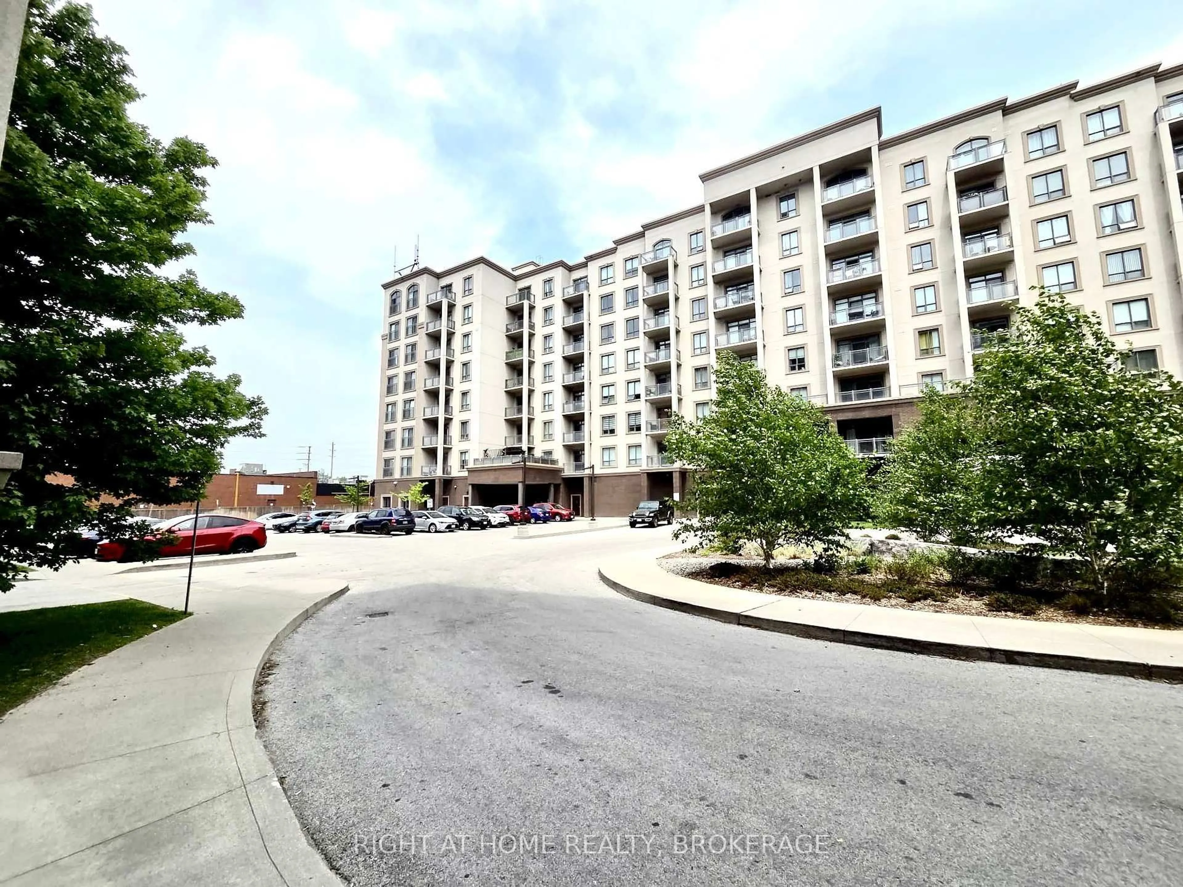 A pic from outside/outdoor area/front of a property/back of a property/a pic from drone, street for 2490 Old Bronte Rd #206, Oakville Ontario L6M 0Y5
