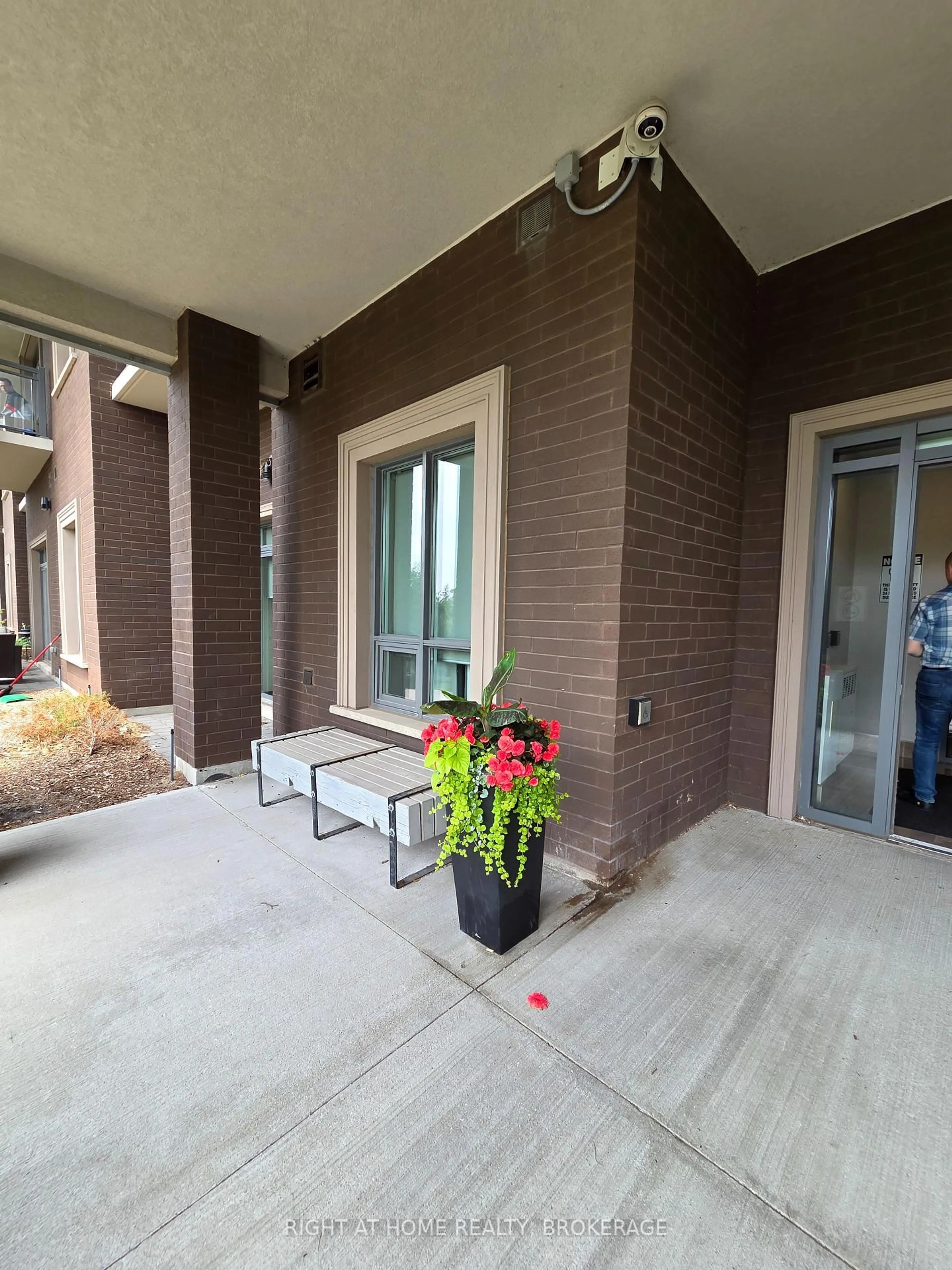 Indoor foyer for 2490 Old Bronte Rd #206, Oakville Ontario L6M 0Y5