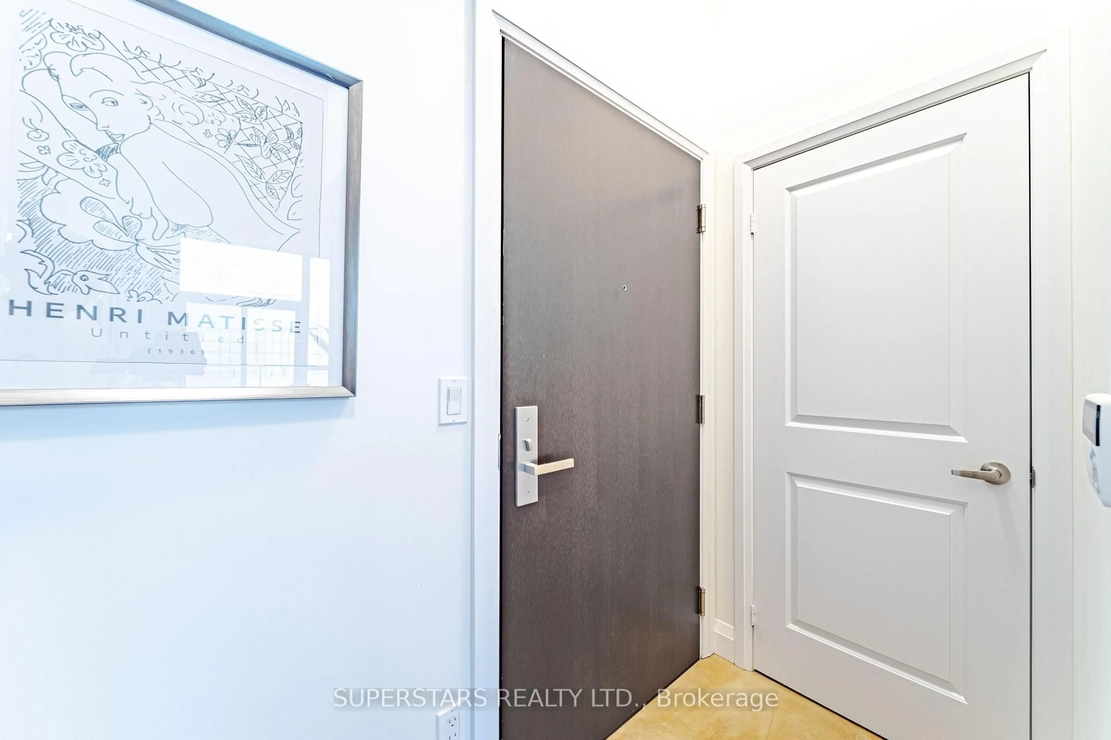Indoor entryway for 65 Speers Rd #Ph08, Oakville Ontario L6K 0J1