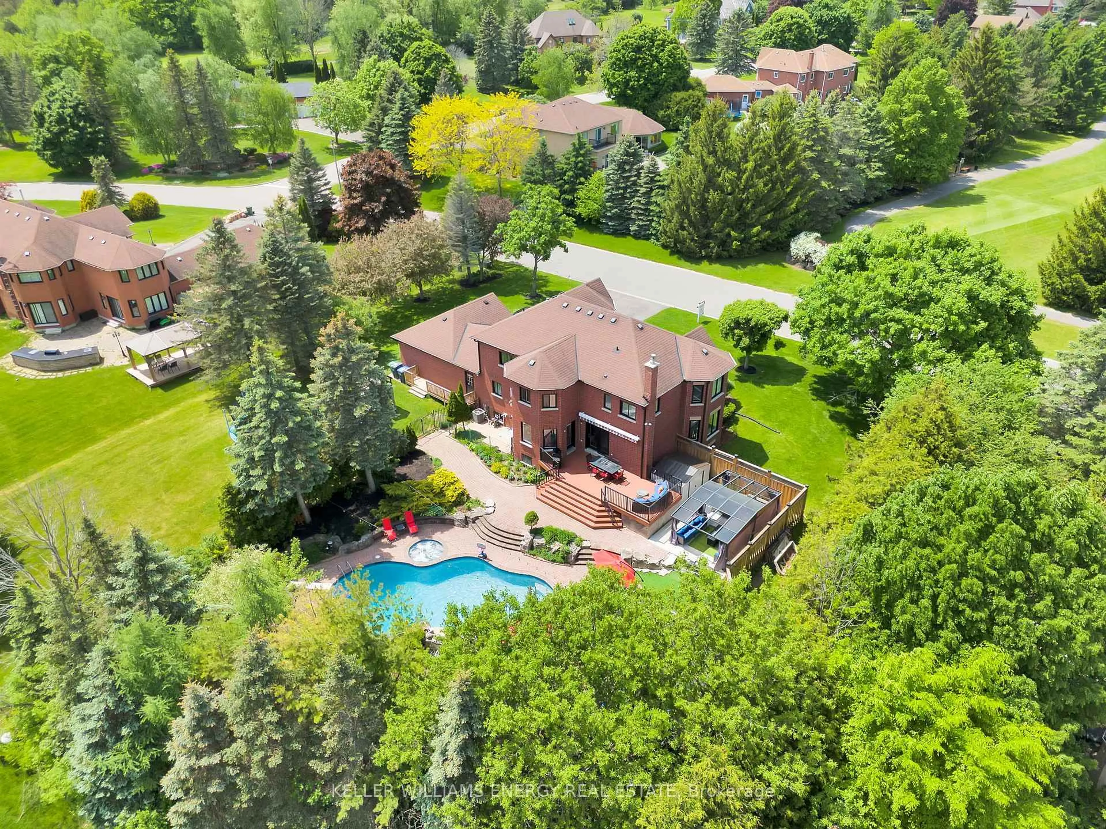 A pic from outside/outdoor area/front of a property/back of a property/a pic from drone, unknown for 42 Mccauley Dr, Caledon Ontario L7E 0B3