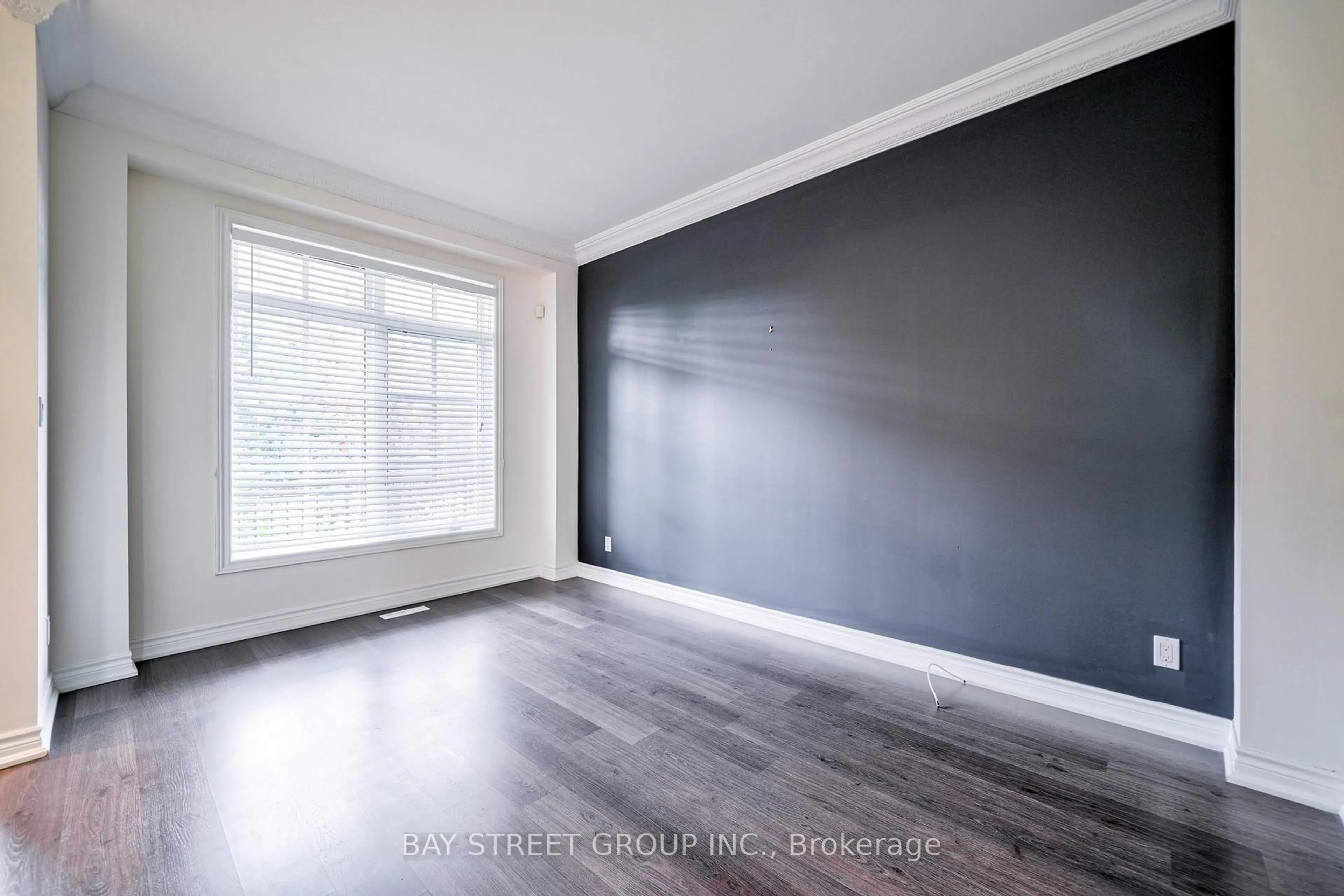 A pic of a room for 2273 Woodfield Rd, Oakville Ontario L6H 6Y8