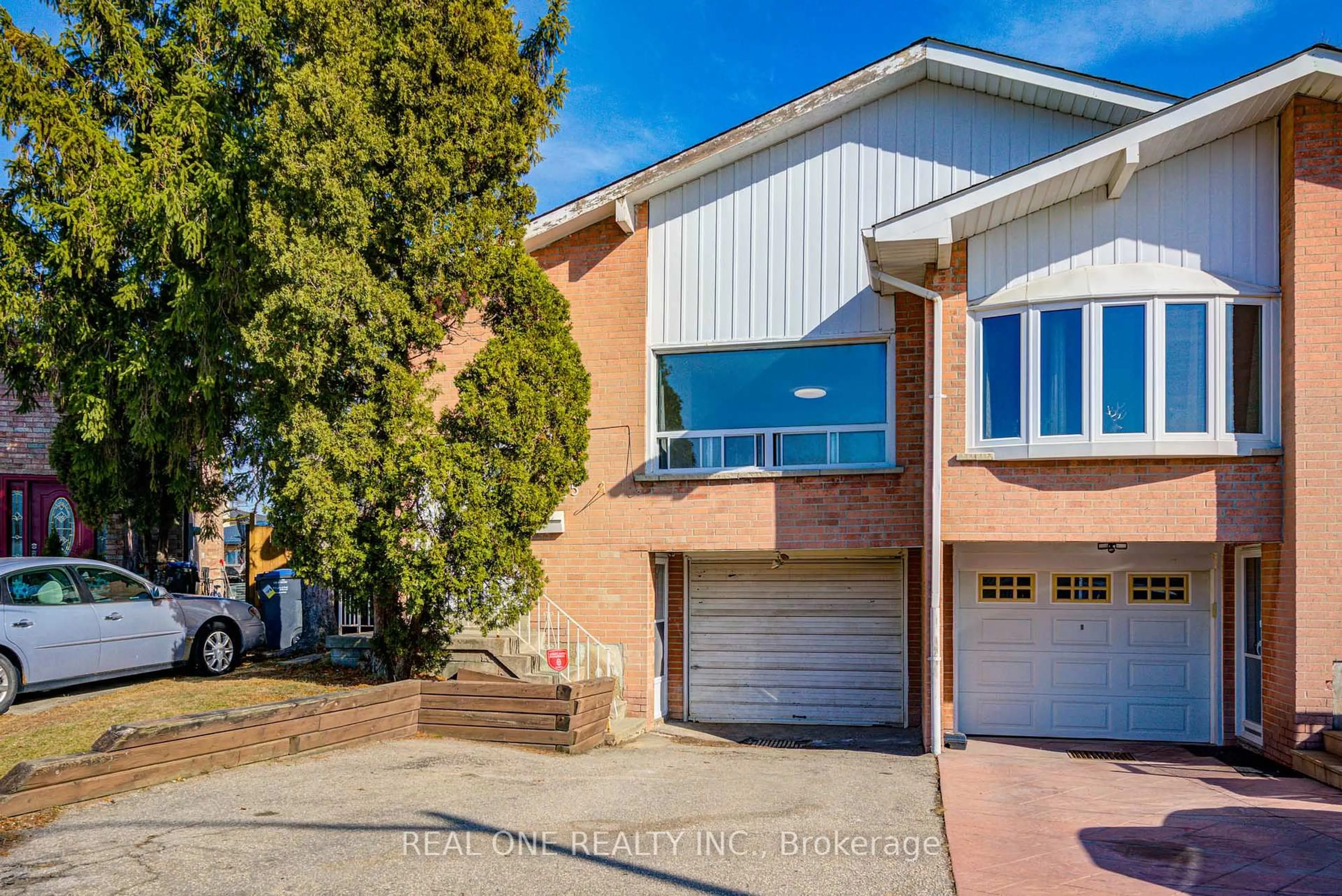 Home with brick exterior material, street for 2525 Trident Ave, Mississauga Ontario L5B 2L3