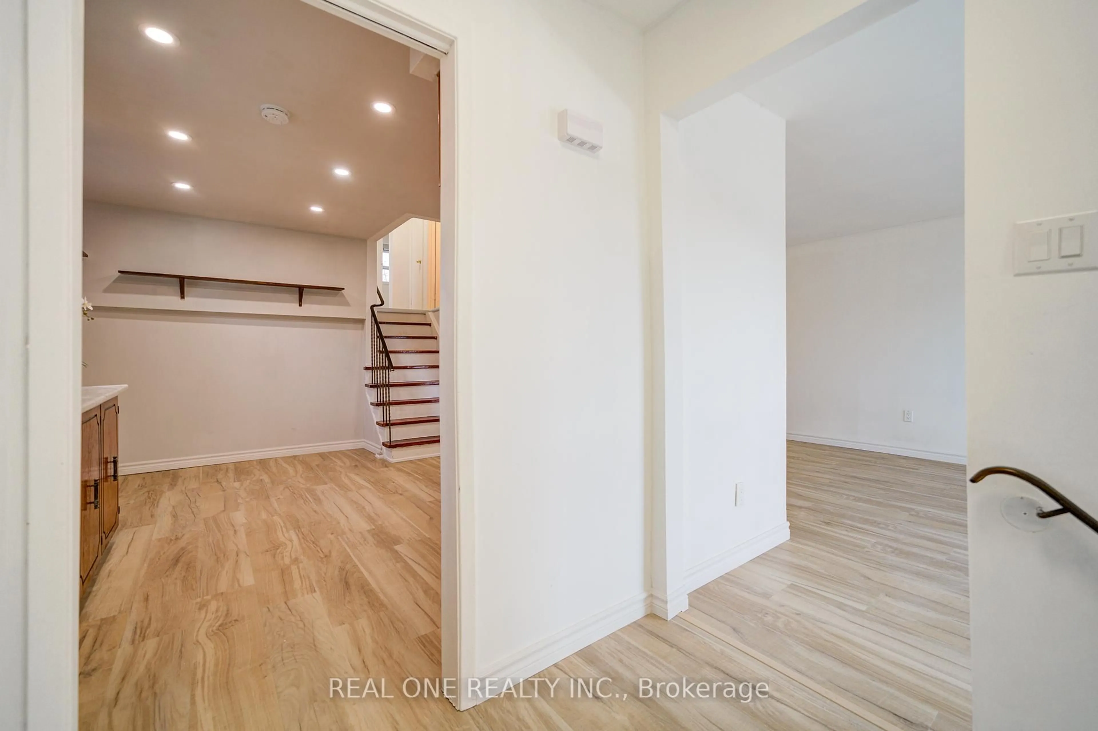 Unknown for 2525 Trident Ave, Mississauga Ontario L5B 2L3