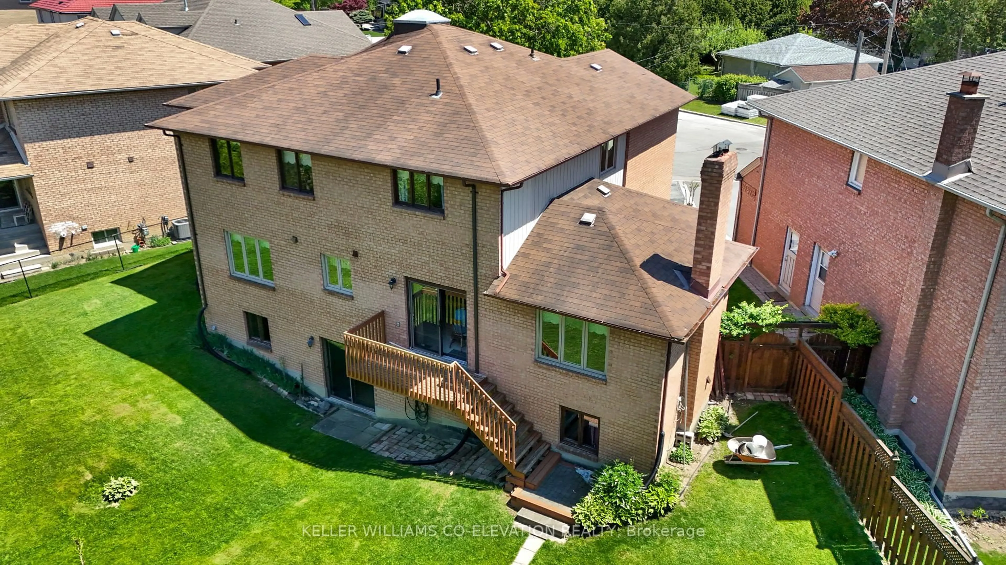 A pic from outside/outdoor area/front of a property/back of a property/a pic from drone, unknown for 18 Norris Pl, Toronto Ontario M9M 1K6