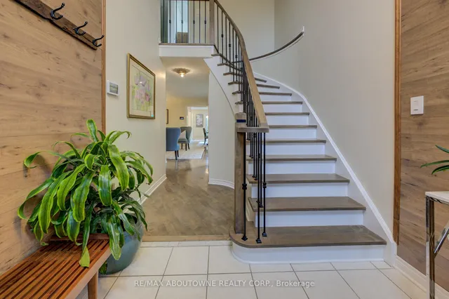 Additional property image - 399 RAVINEVIEW Way