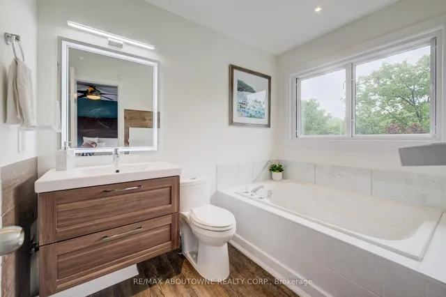 Additional property image - 399 RAVINEVIEW Way