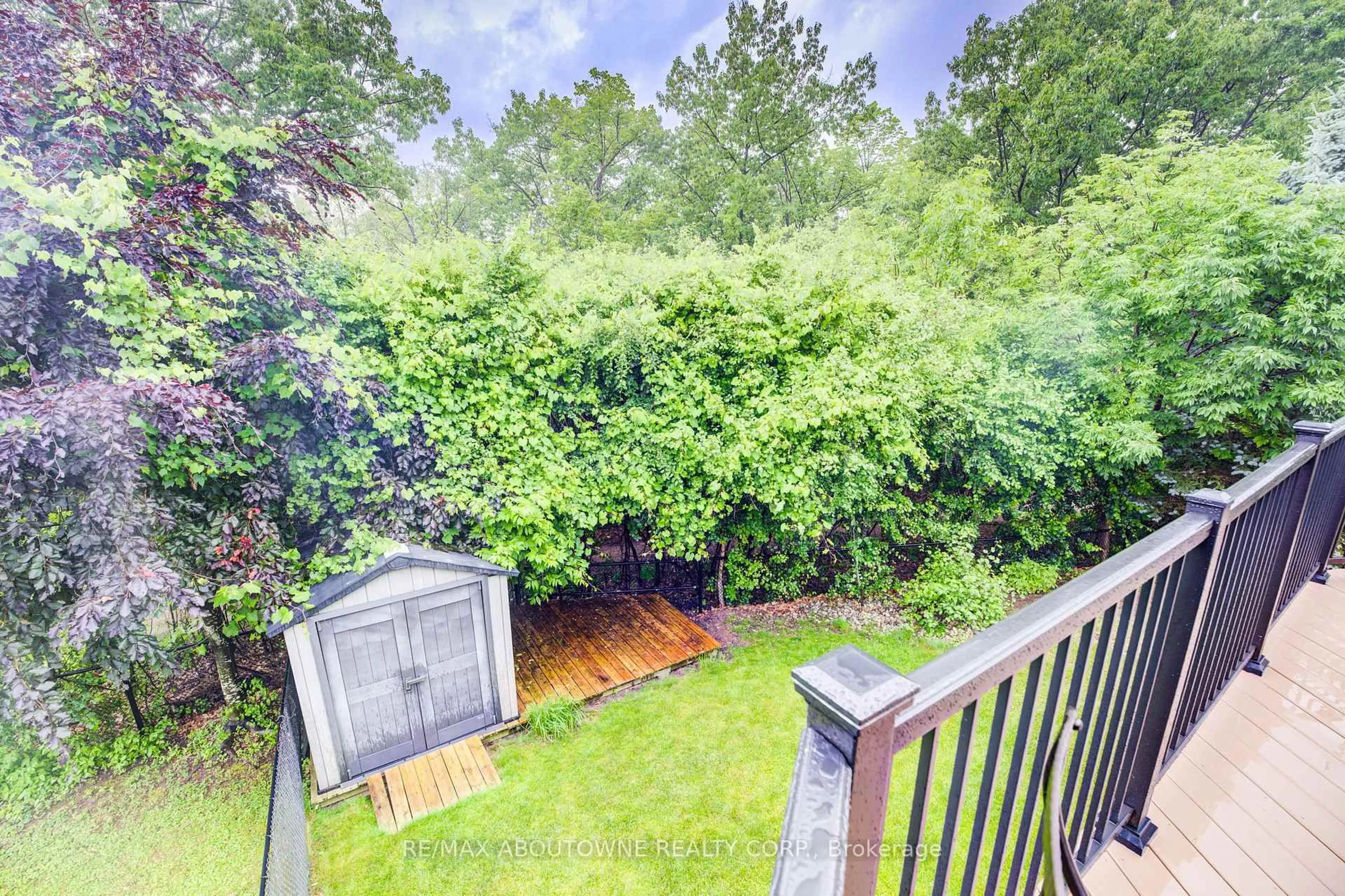 A pic from outside/outdoor area/front of a property/back of a property/a pic from drone, forest/trees view for 399 RAVINEVIEW Way, Oakville Ontario L6H 6S7