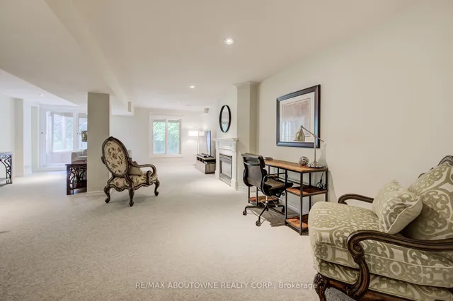 Additional property image - 399 RAVINEVIEW Way
