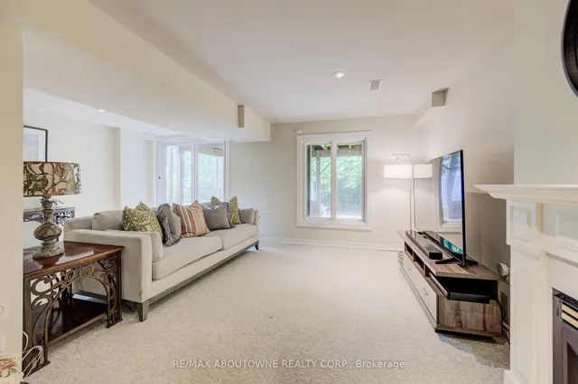 Additional property image - 399 RAVINEVIEW Way