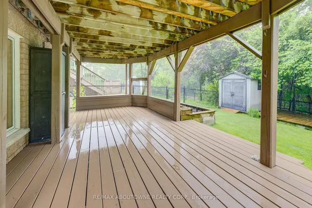 Additional property image - 399 RAVINEVIEW Way