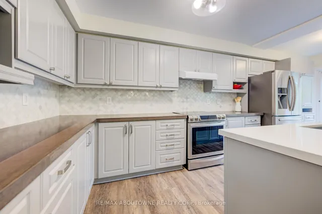 Additional property image - 399 RAVINEVIEW Way