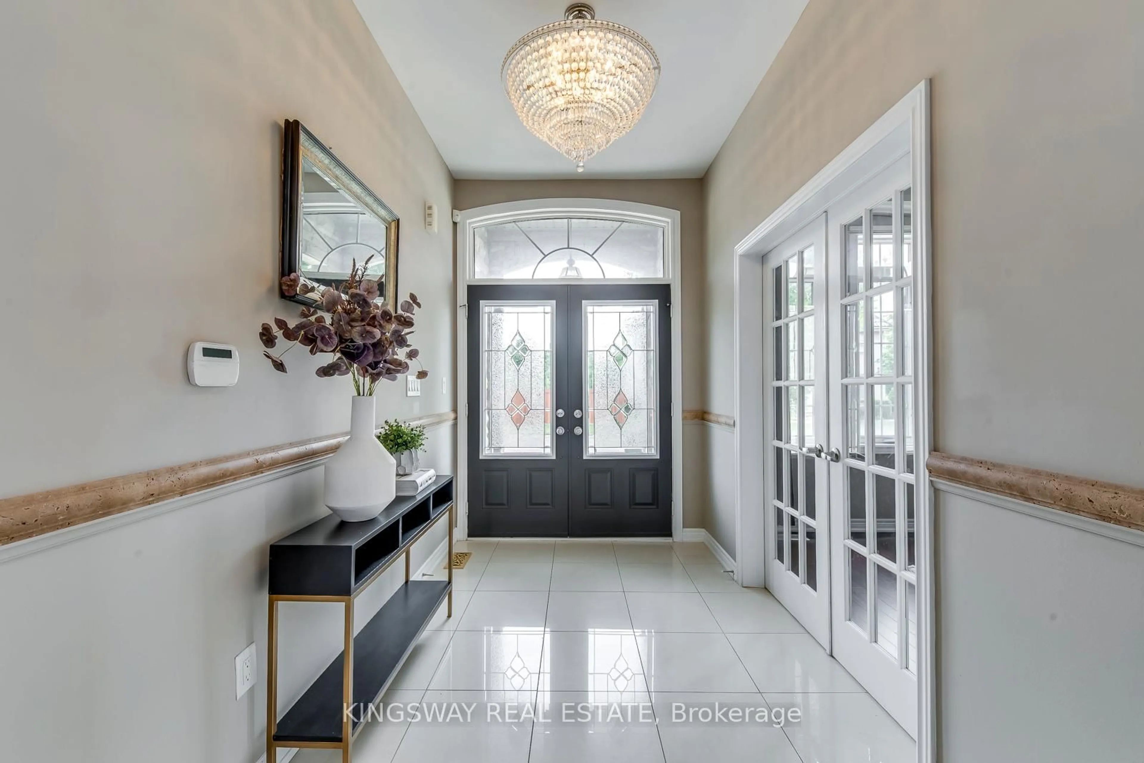 Indoor entryway for 2382 Millstone Dr, Oakville Ontario L6M 0K6