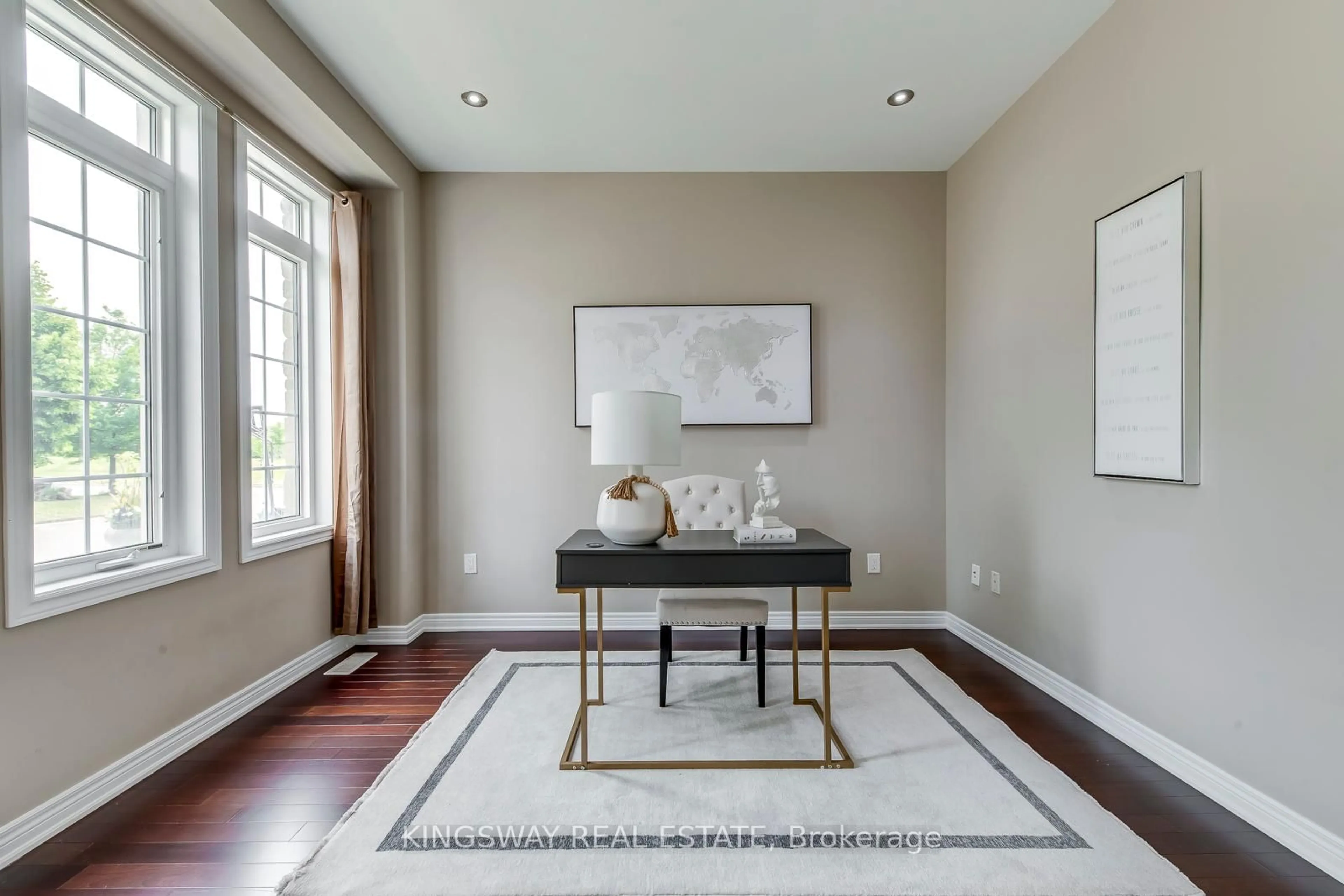 Indoor entryway for 2382 Millstone Dr, Oakville Ontario L6M 0K6