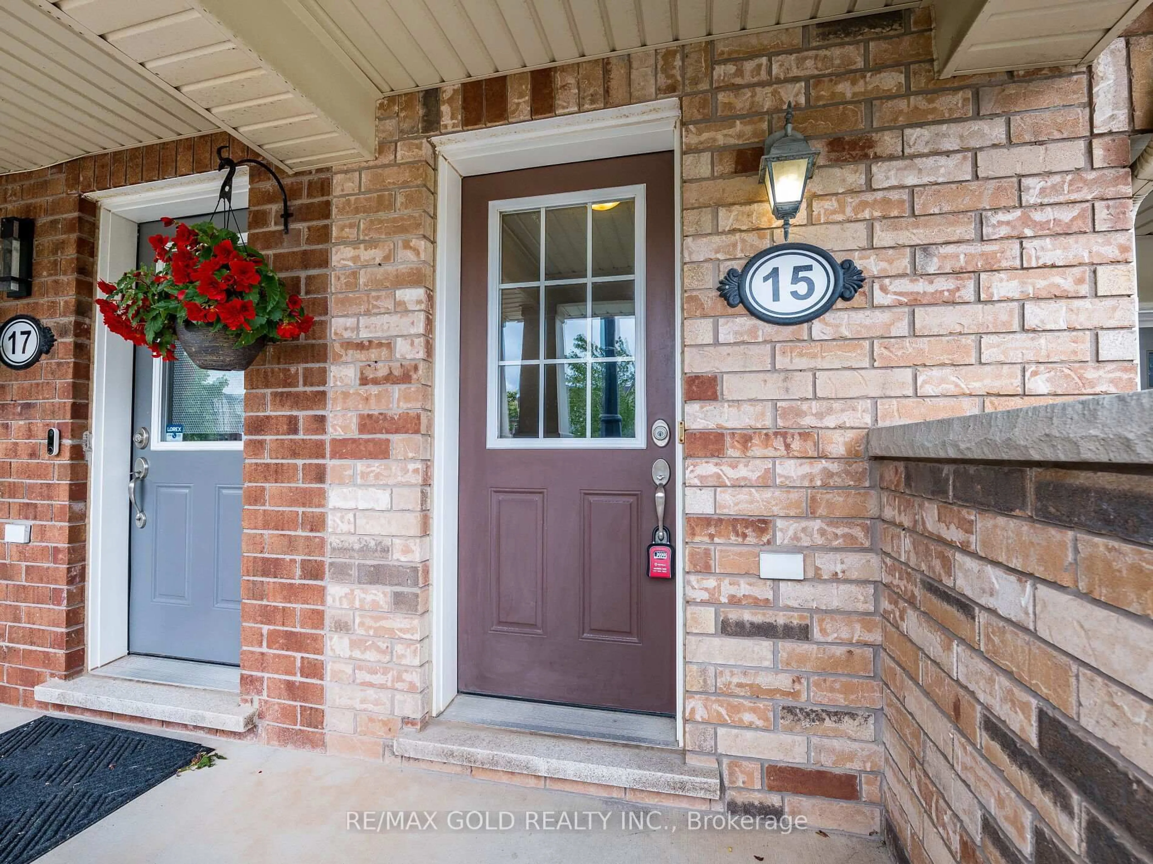 Indoor entryway for 15 Ashen Tree Lane, Brampton Ontario L7A 0T1