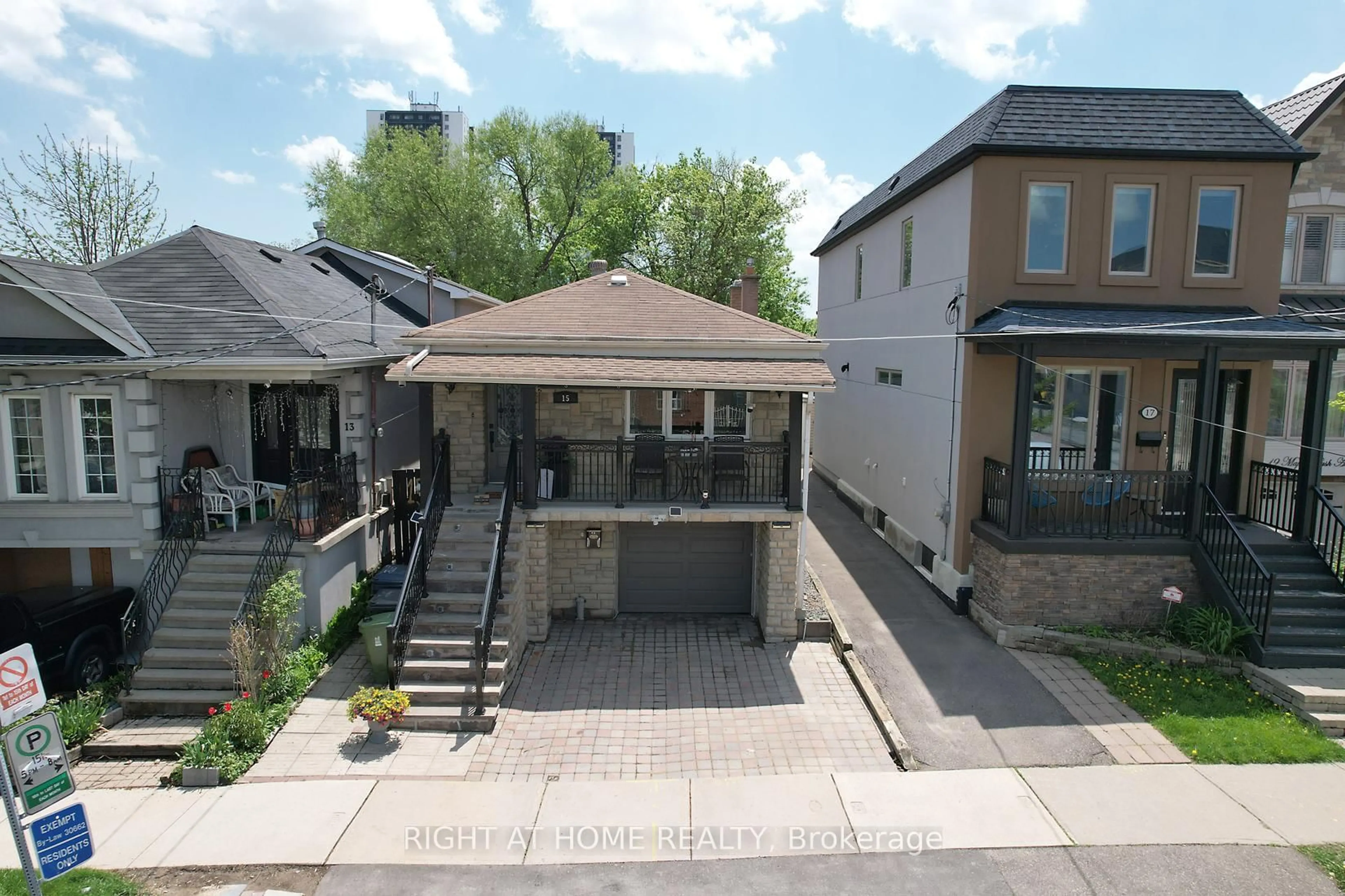 A pic from outside/outdoor area/front of a property/back of a property/a pic from drone, street for 15 Maple Bush Ave, Toronto Ontario M9N 1S7