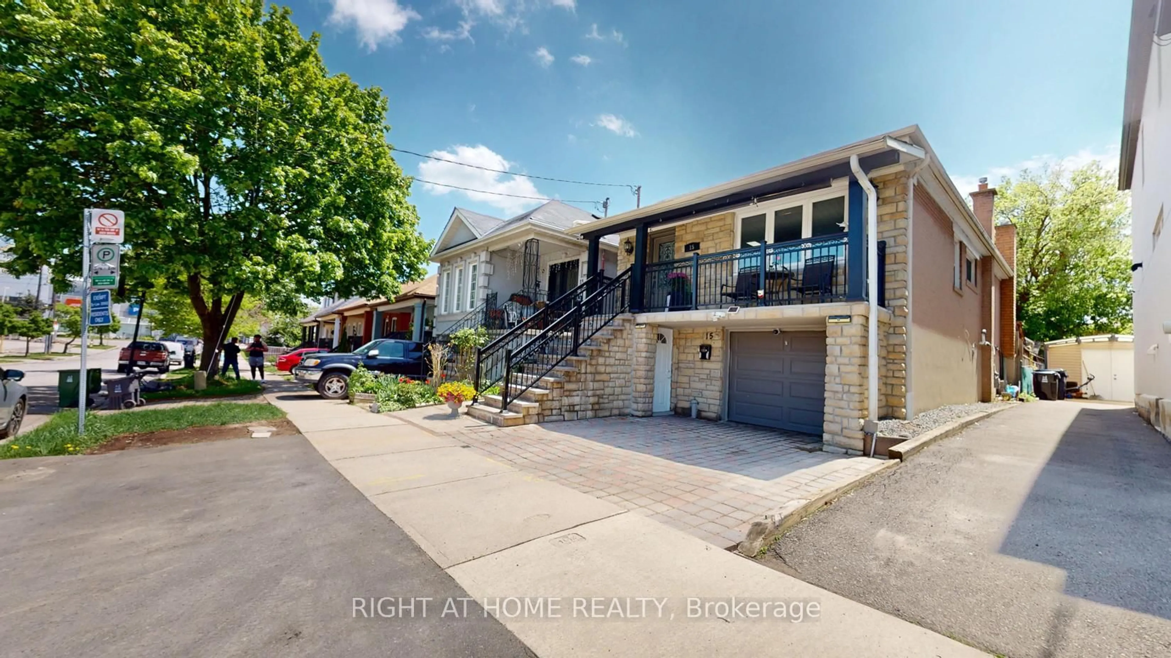 A pic from outside/outdoor area/front of a property/back of a property/a pic from drone, street for 15 Maple Bush Ave, Toronto Ontario M9N 1S7