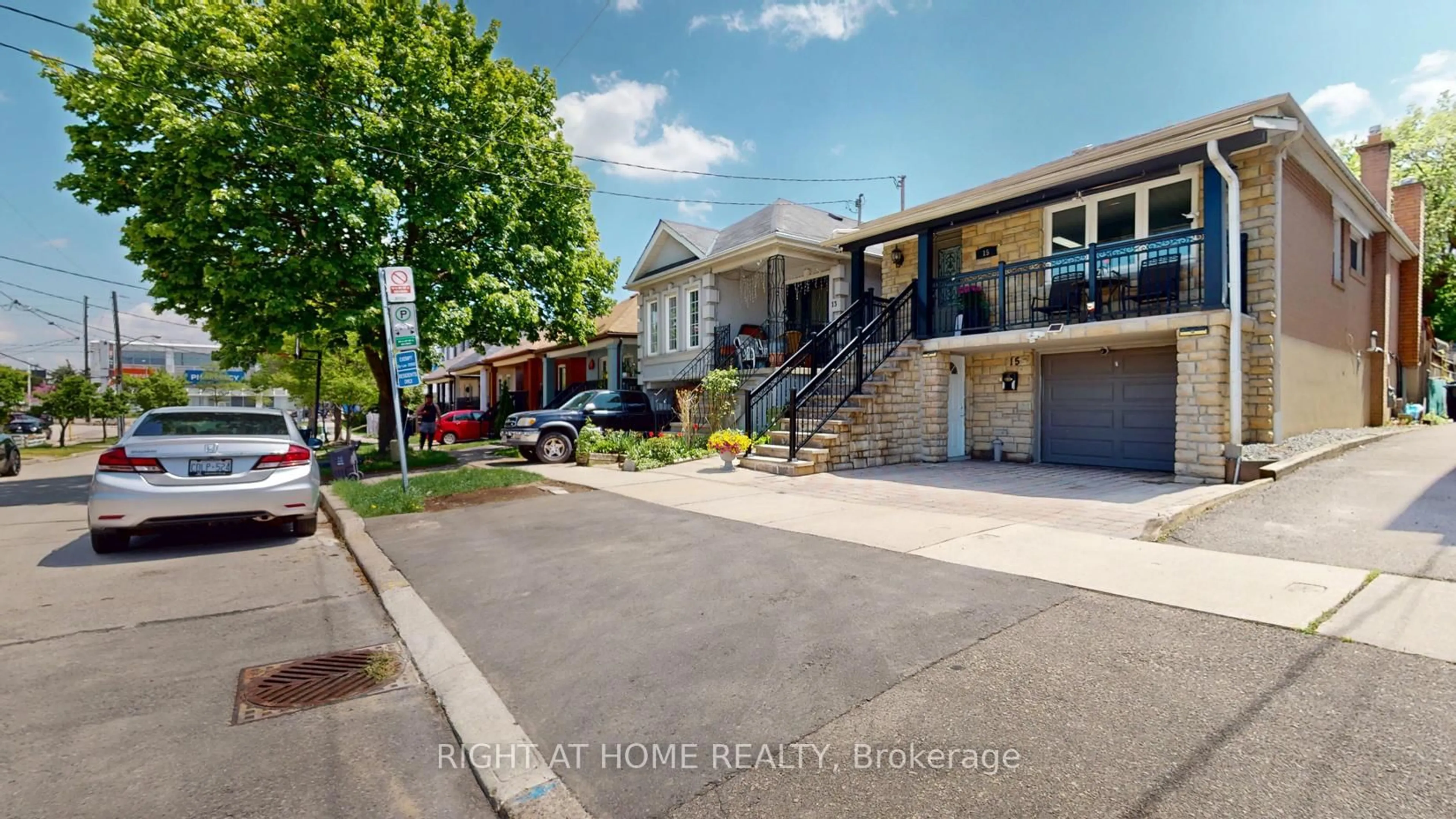 A pic from outside/outdoor area/front of a property/back of a property/a pic from drone, street for 15 Maple Bush Ave, Toronto Ontario M9N 1S7