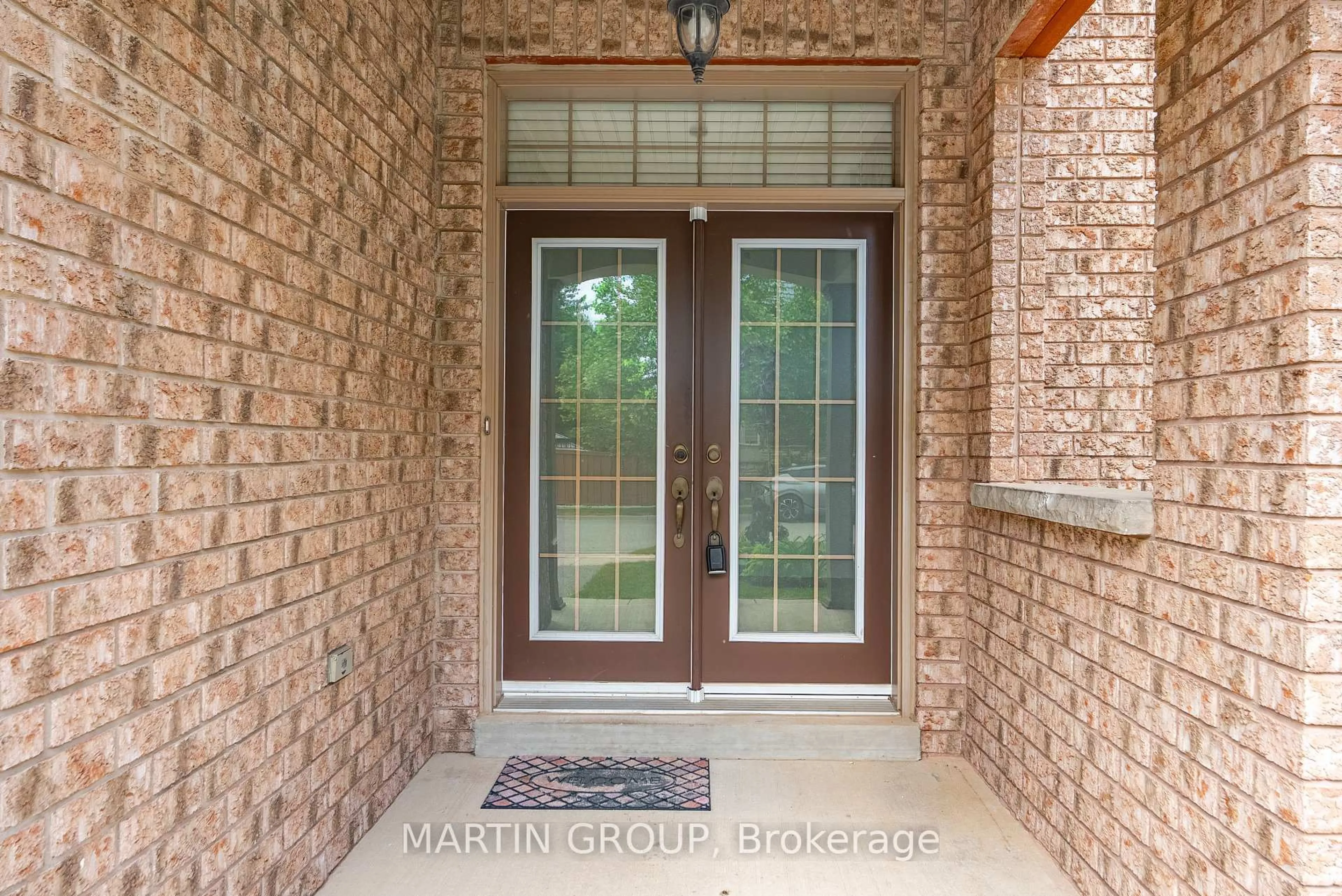 Indoor entryway for 4165 Cole Cres, Burlington Ontario L7M 0A4